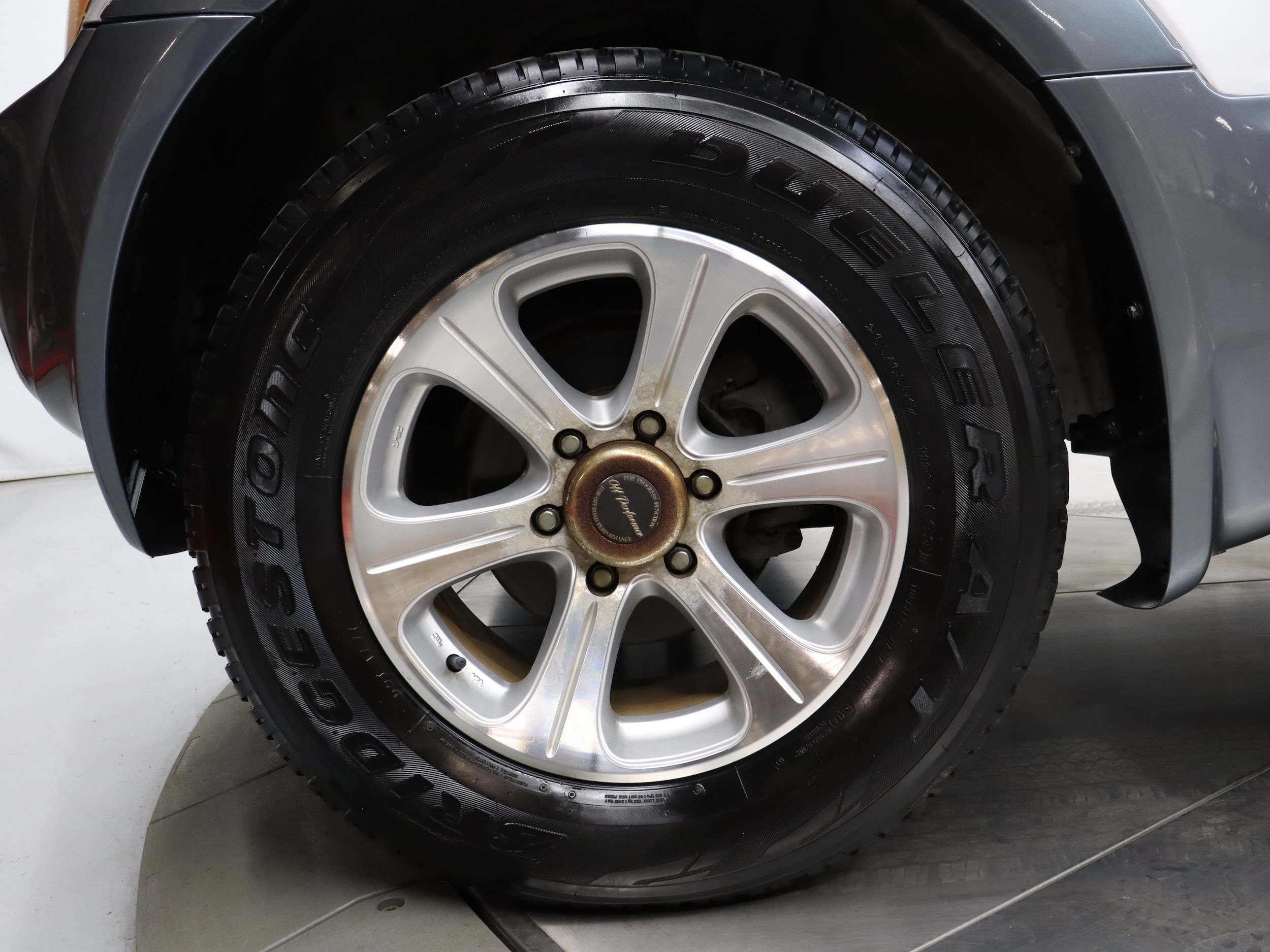 2000 Mitsubishi Pajero 36