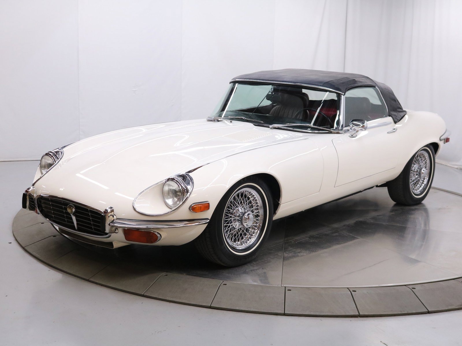 1974 Jaguar E-Type 25