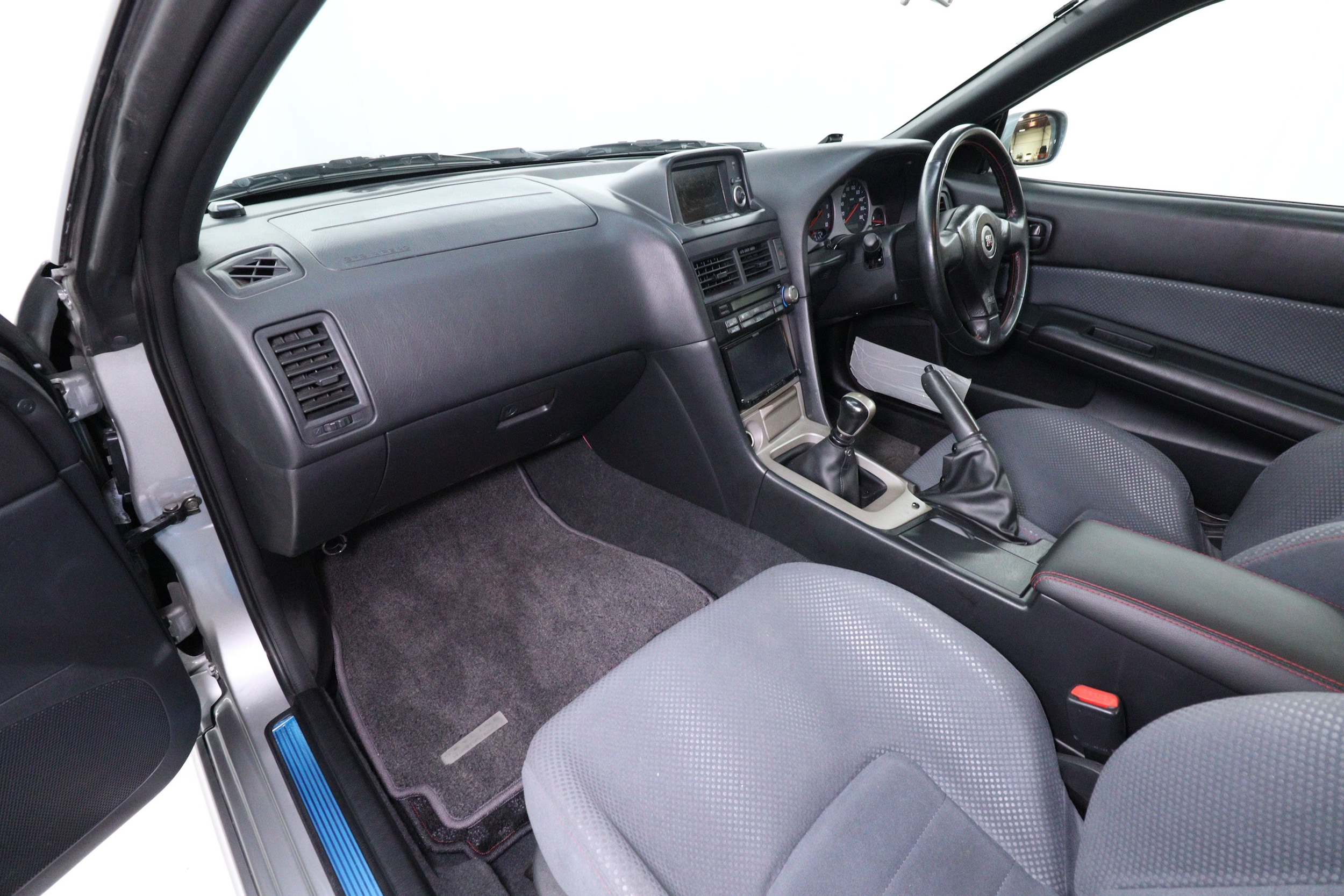 1999 Nissan Skyline GT-R 16