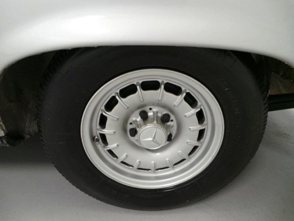 1982 Mercedes-Benz 380 SL 40
