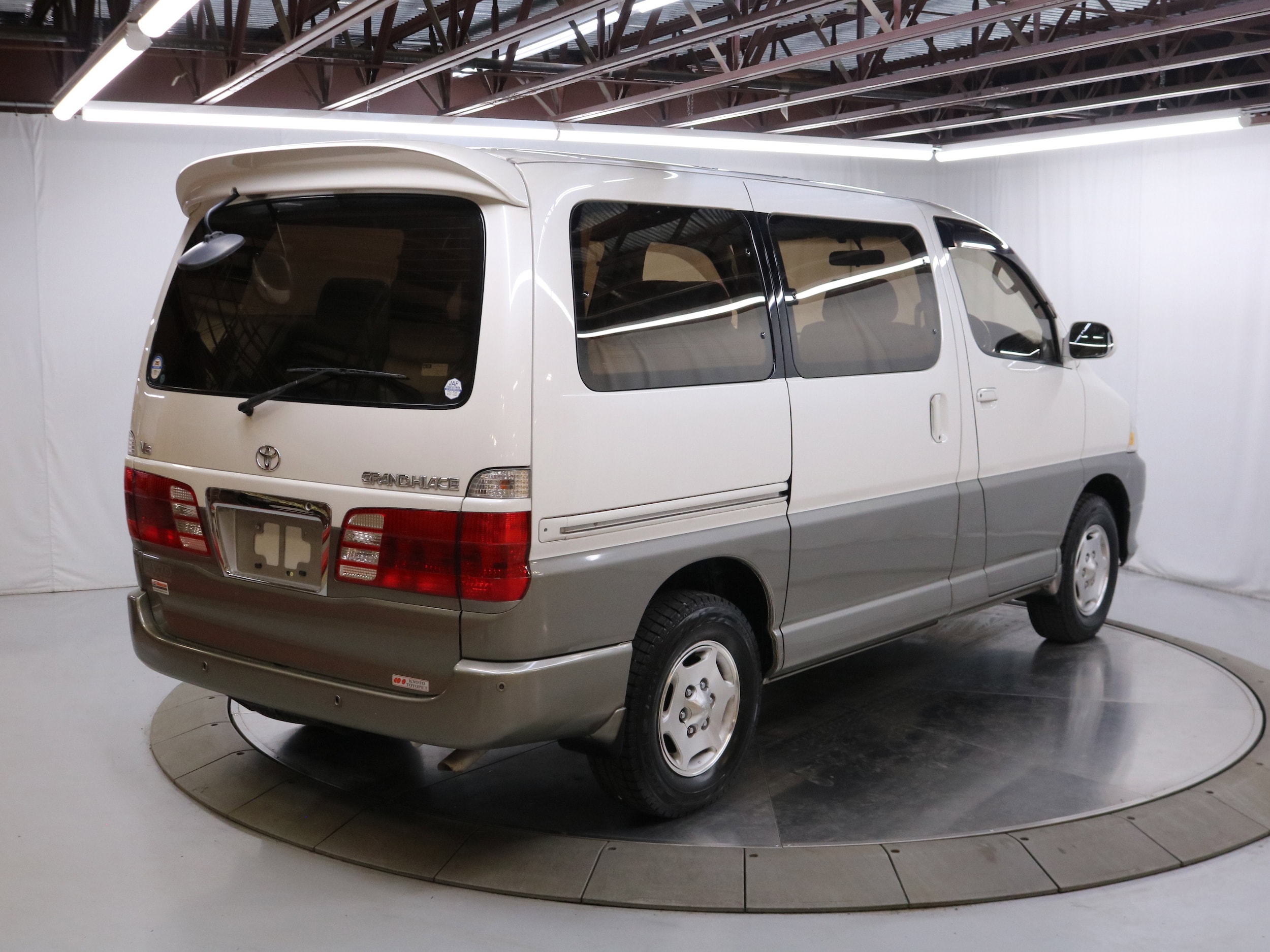 2000 Toyota Grand Hiace 7