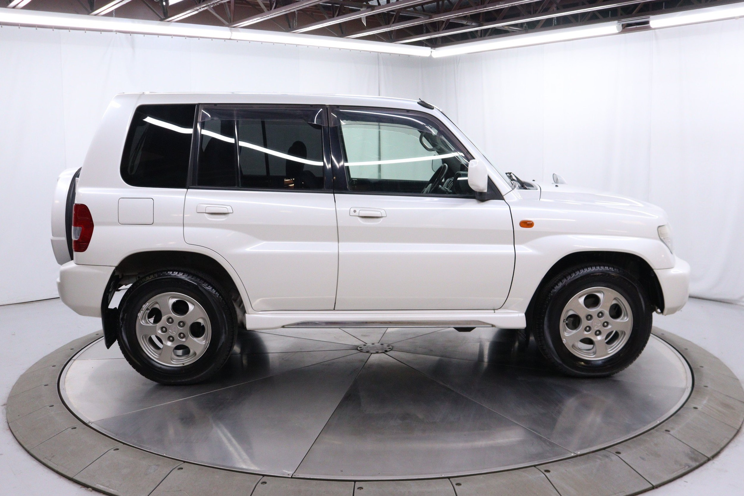2000 Mitsubishi Pajero 8