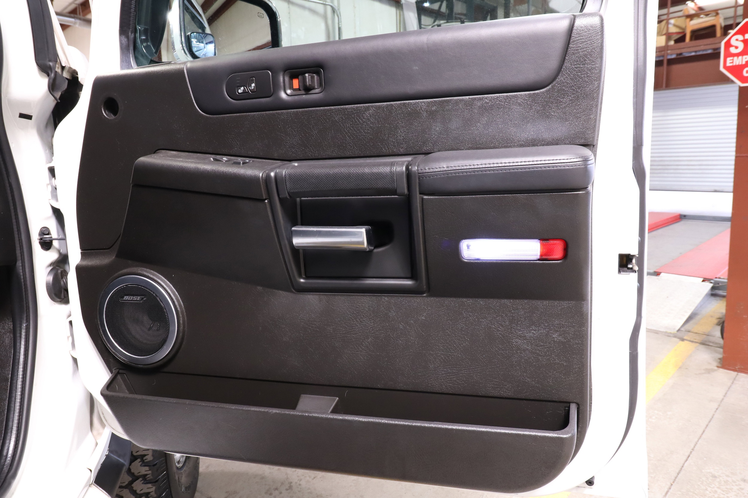 2005 HUMMER H2 23