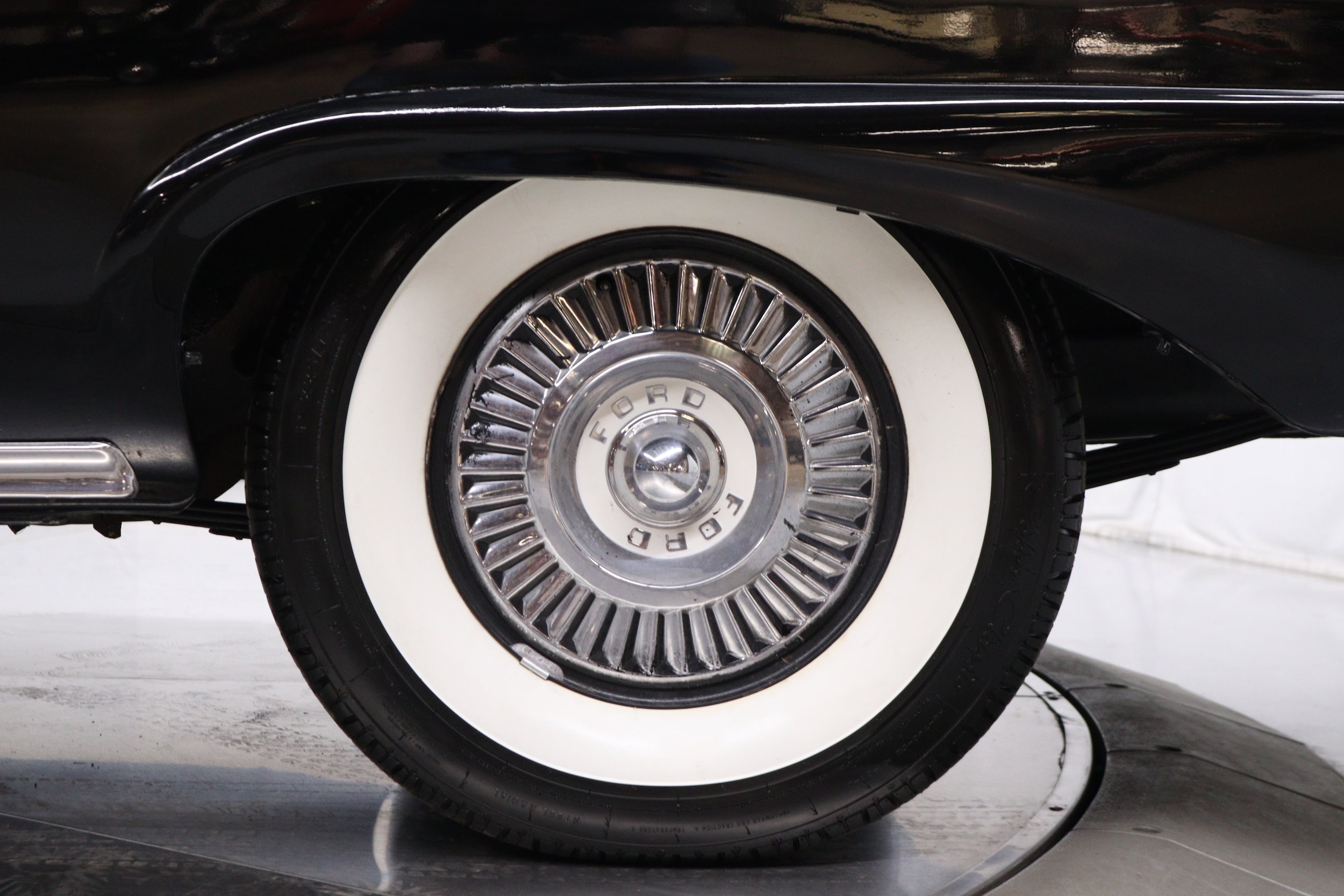 1957 Ford Fairlane 28