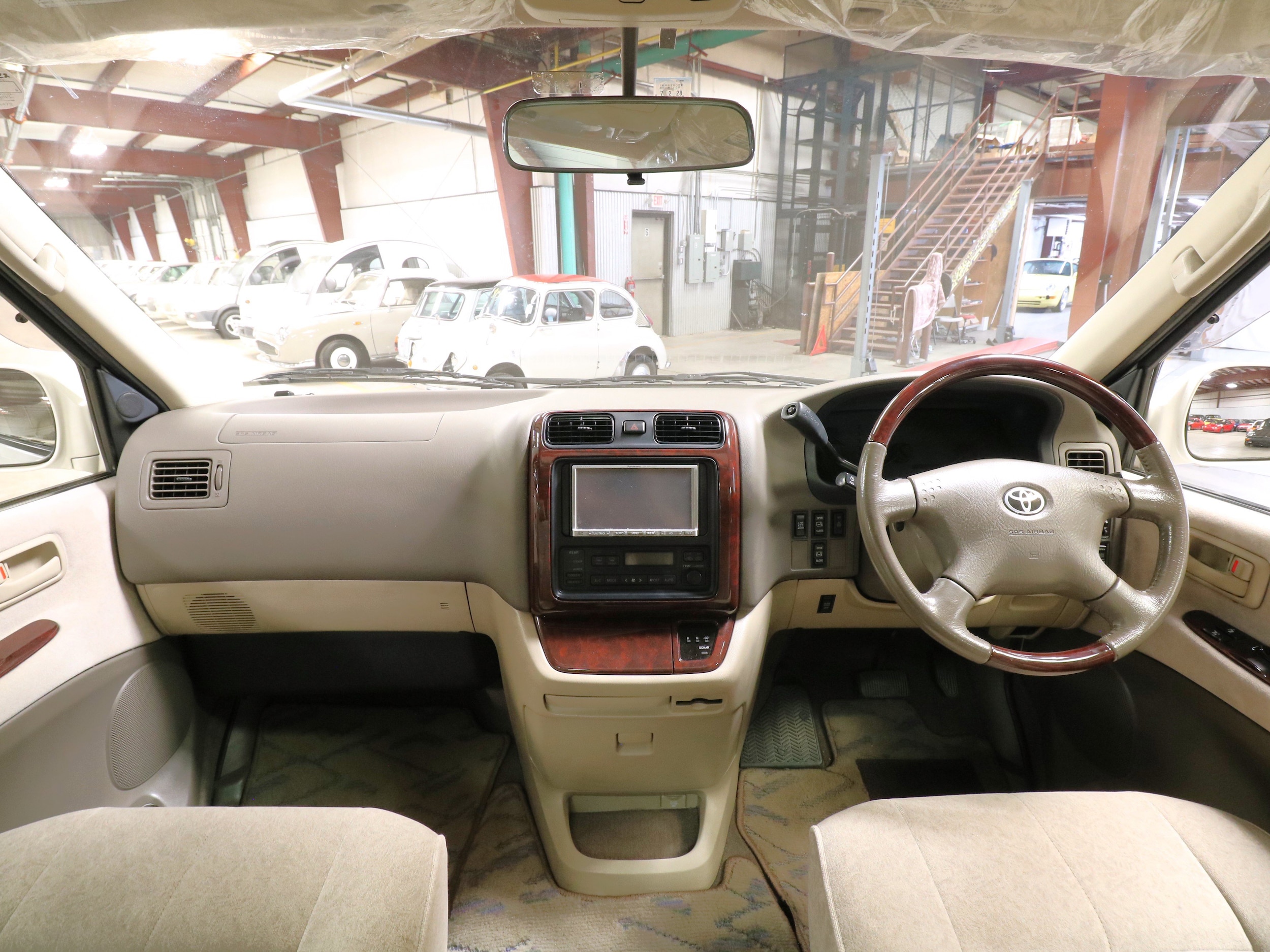 2000 Toyota Grand Hiace 48