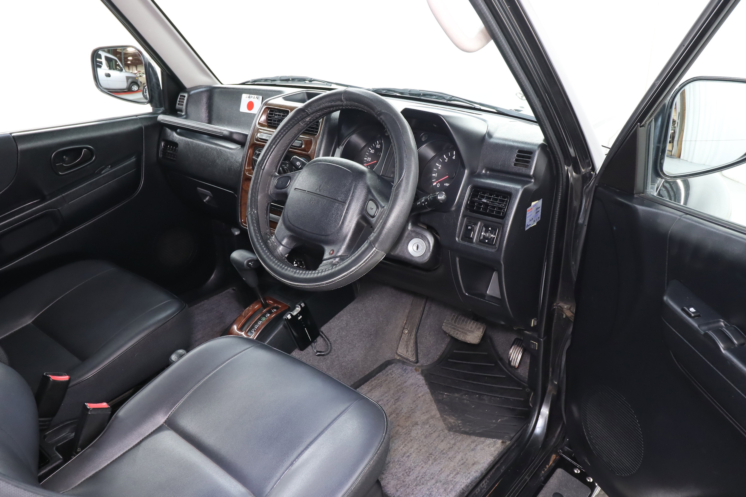 1998 Mitsubishi Pajero Jr 12