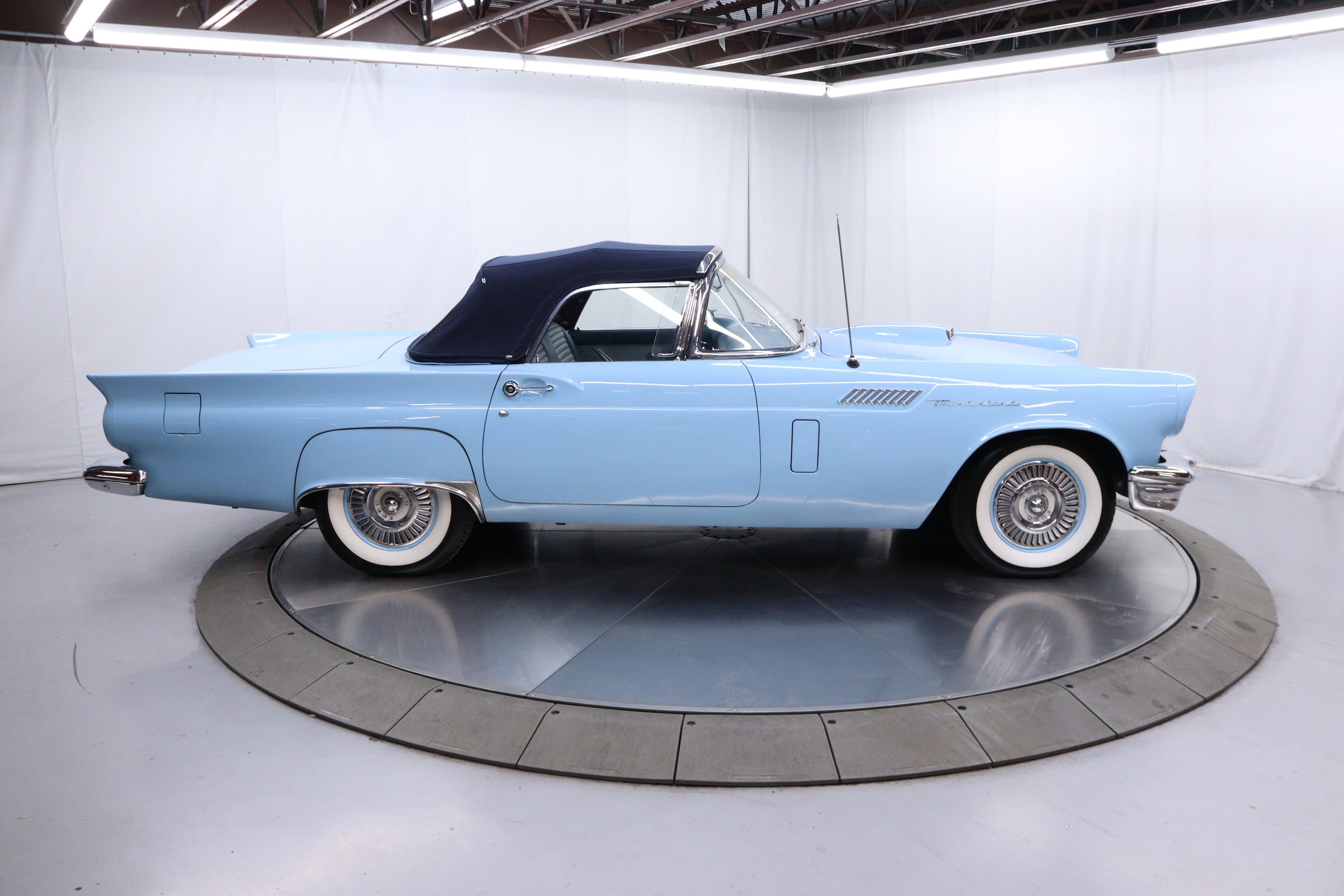1957 Ford Thunderbird 9