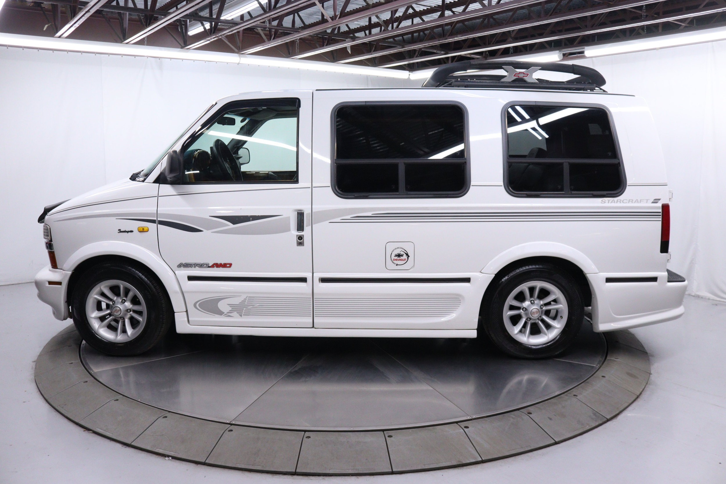 2001 Chevrolet Astro Cargo Van 4