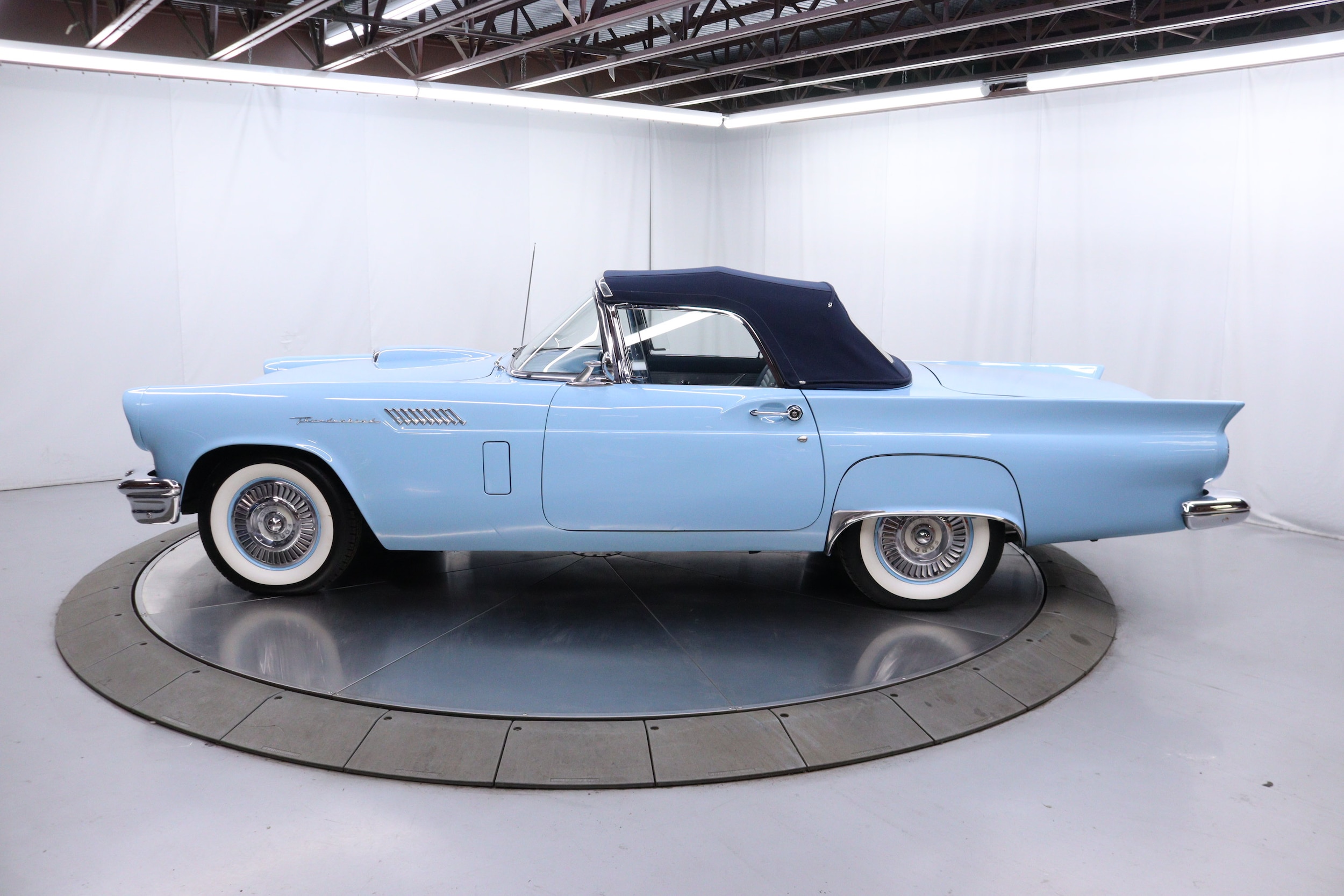 1957 Ford Thunderbird 9