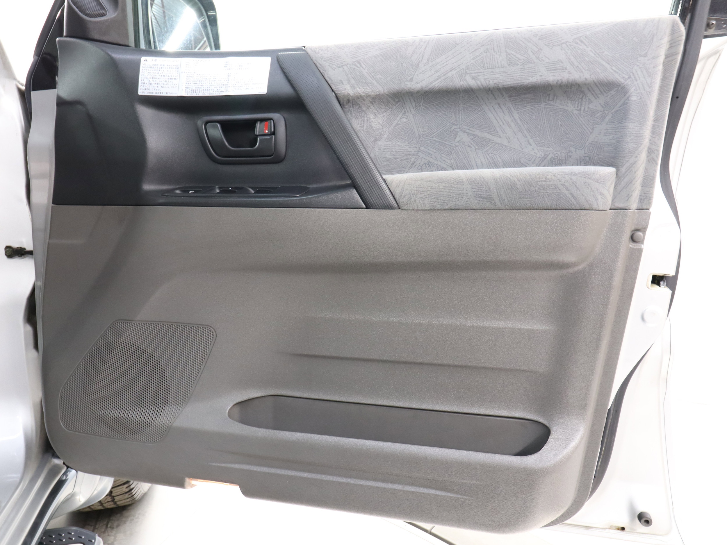 2000 Mitsubishi Pajero 25