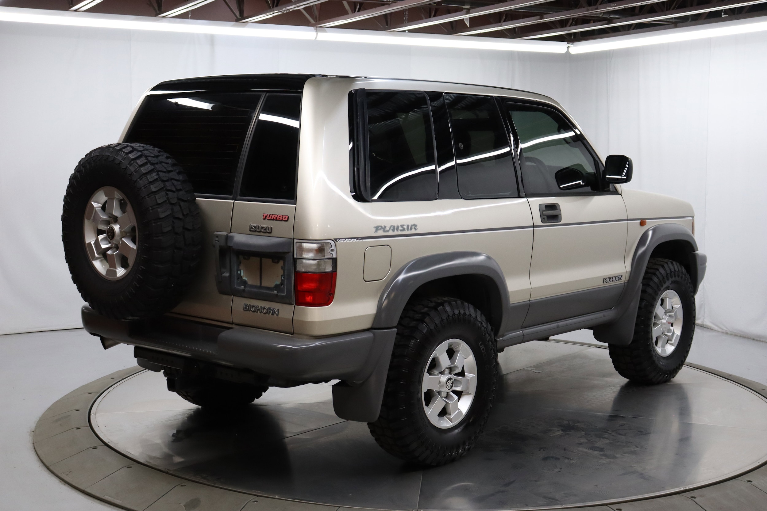 1996 Isuzu Bighorn 9