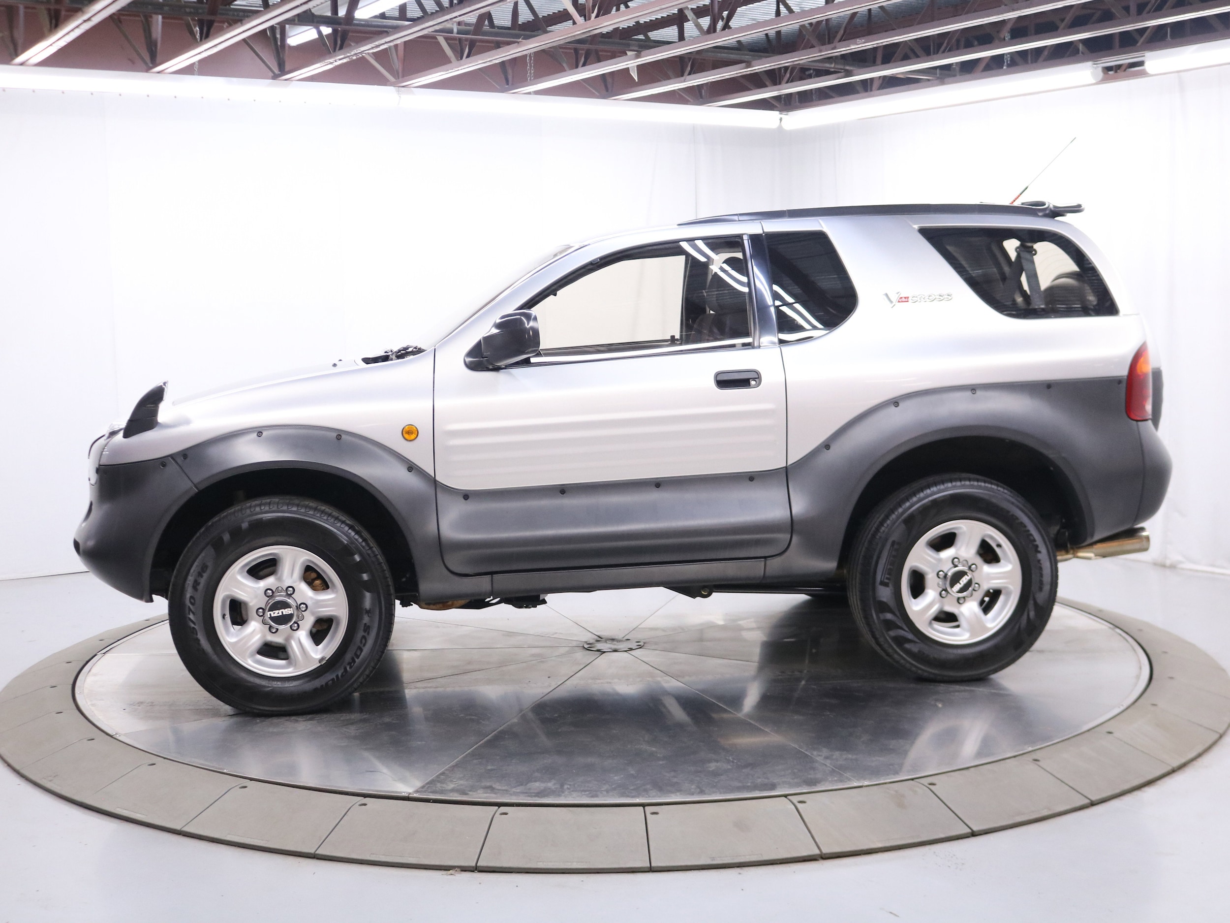 1997 Isuzu Vehicross 4