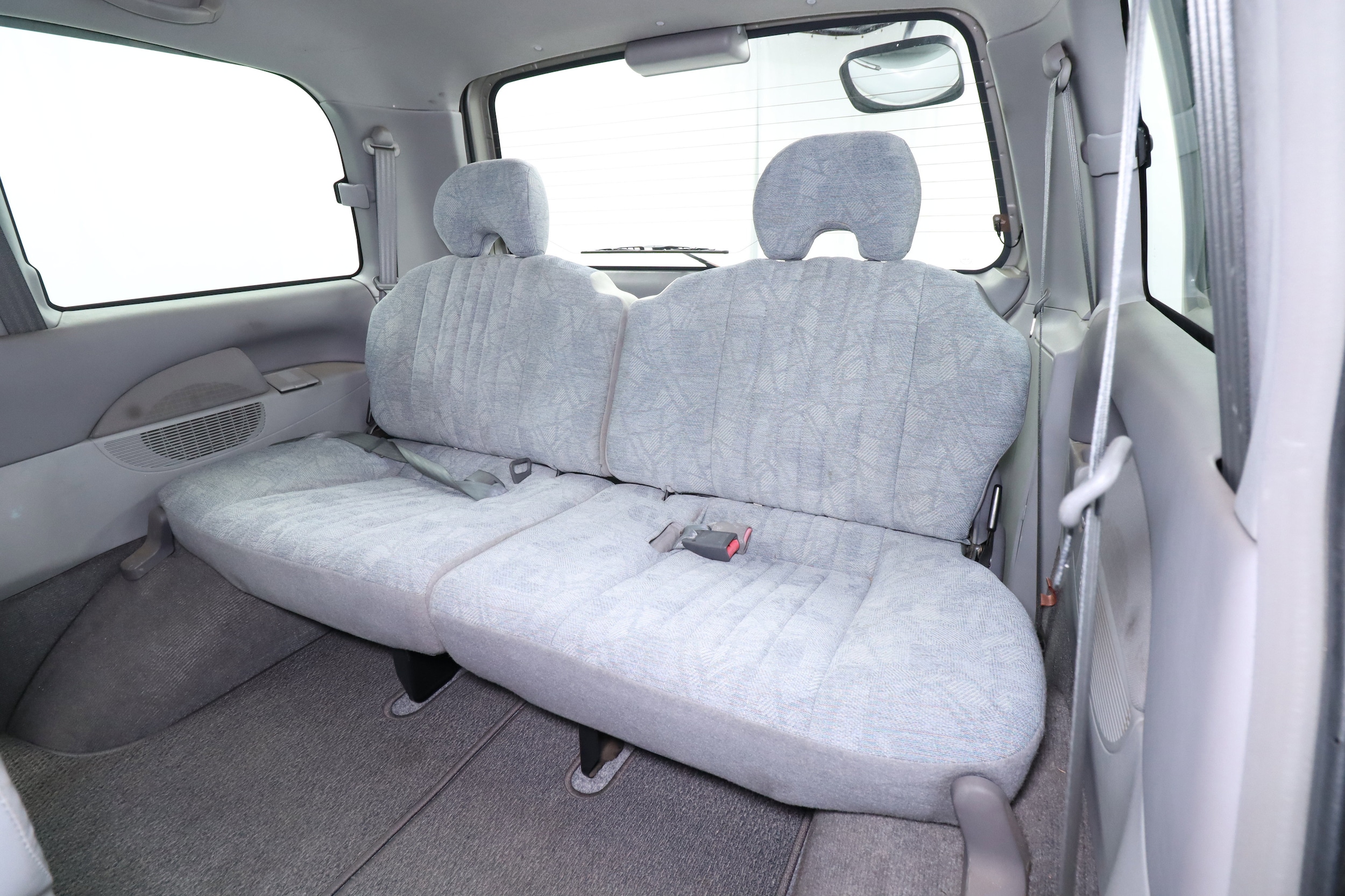 2000 Mitsubishi Delica 25