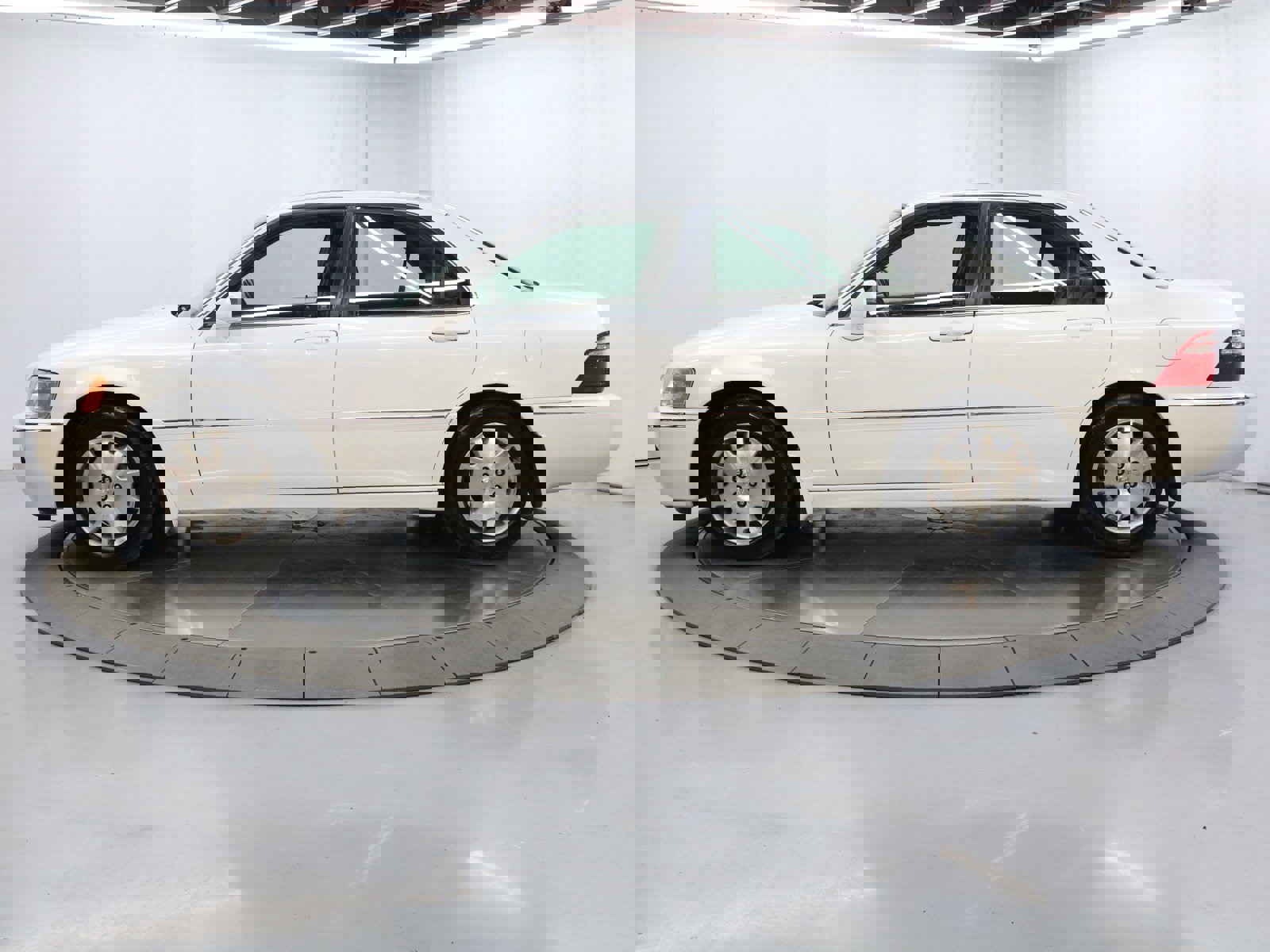 2004 Acura RL photo 4