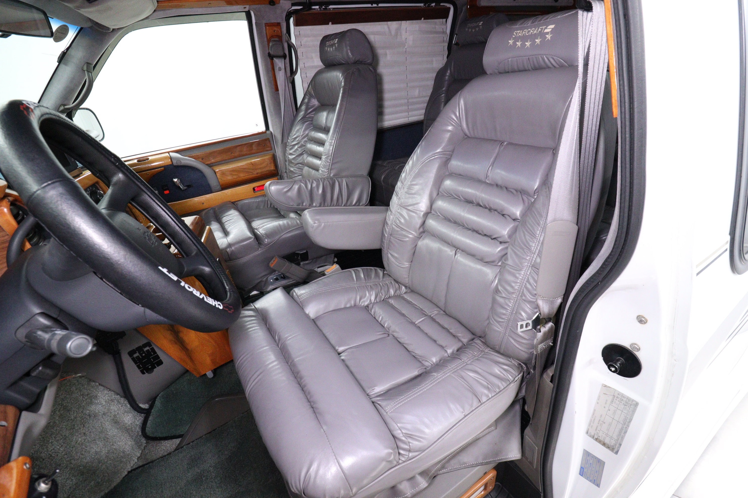 2001 Chevrolet Astro Cargo Van 18