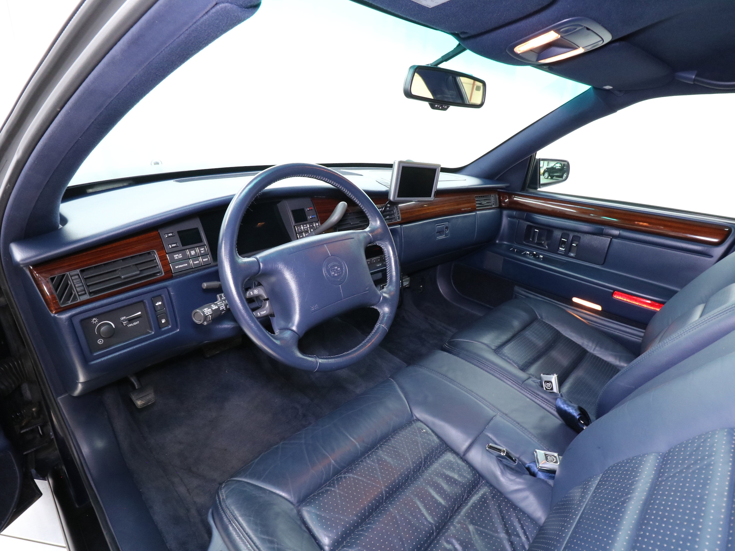1996 Cadillac Concours 9