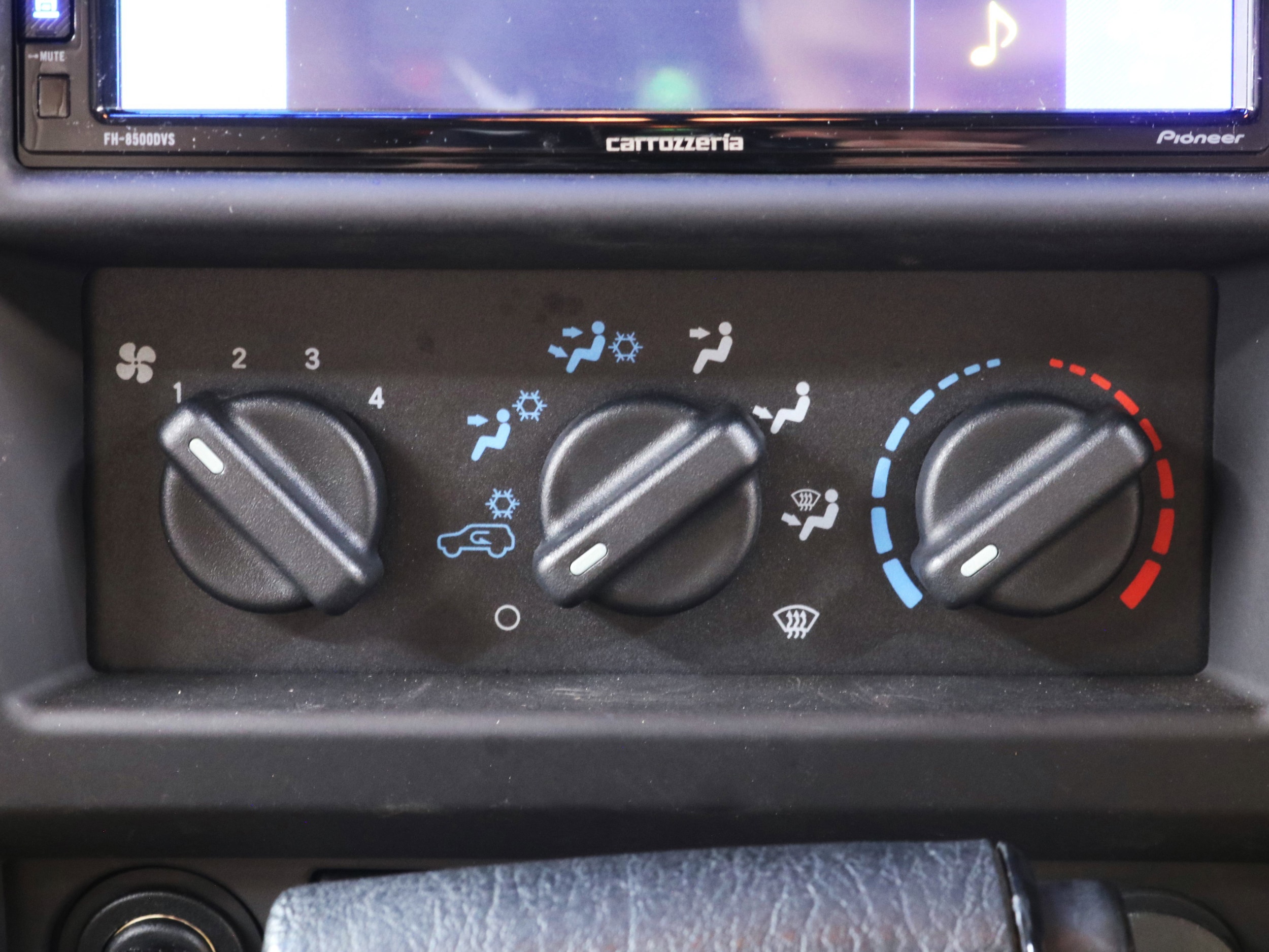 2000 Jeep Cherokee 13