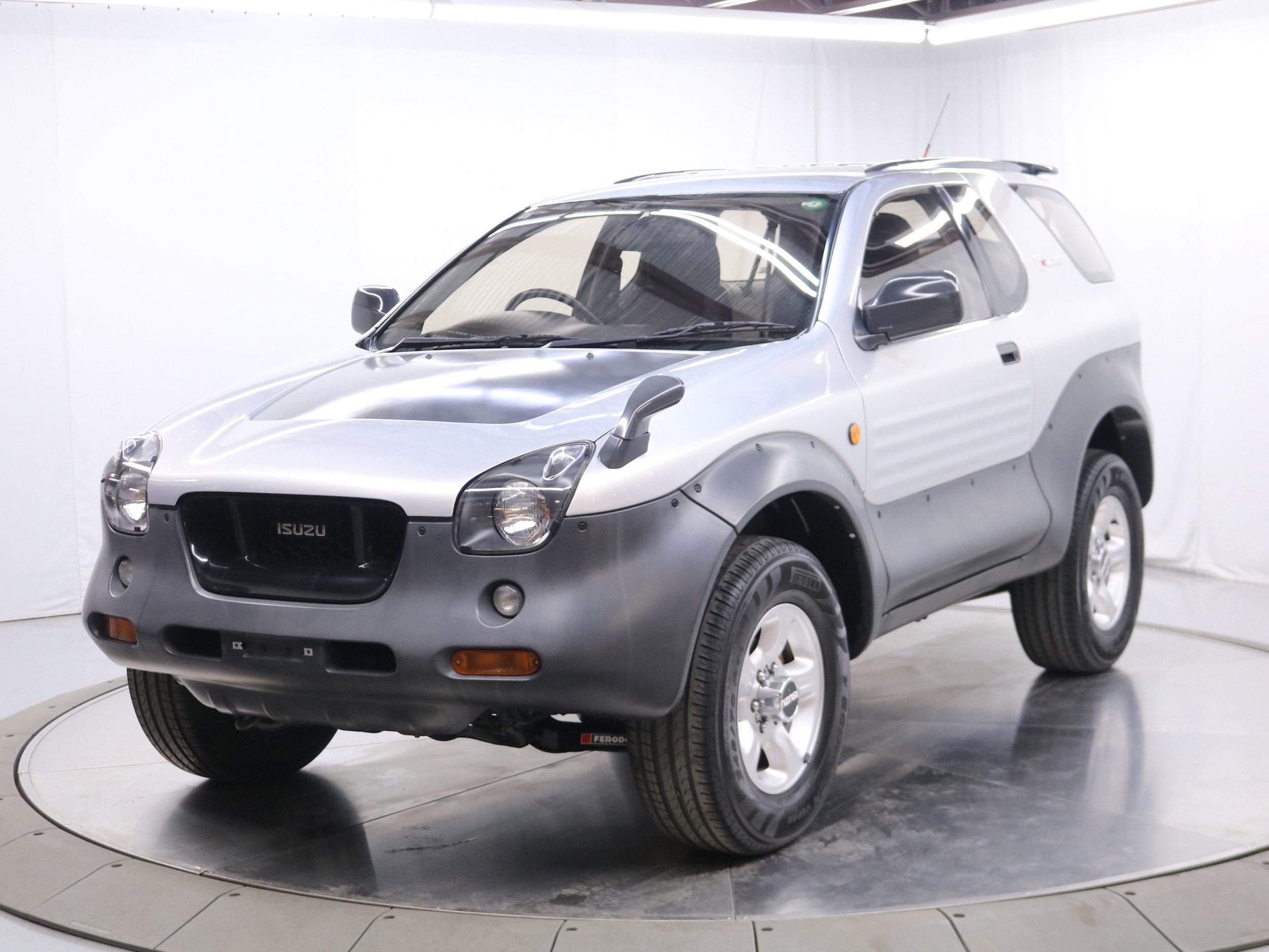 1997 Isuzu Vehicross 2