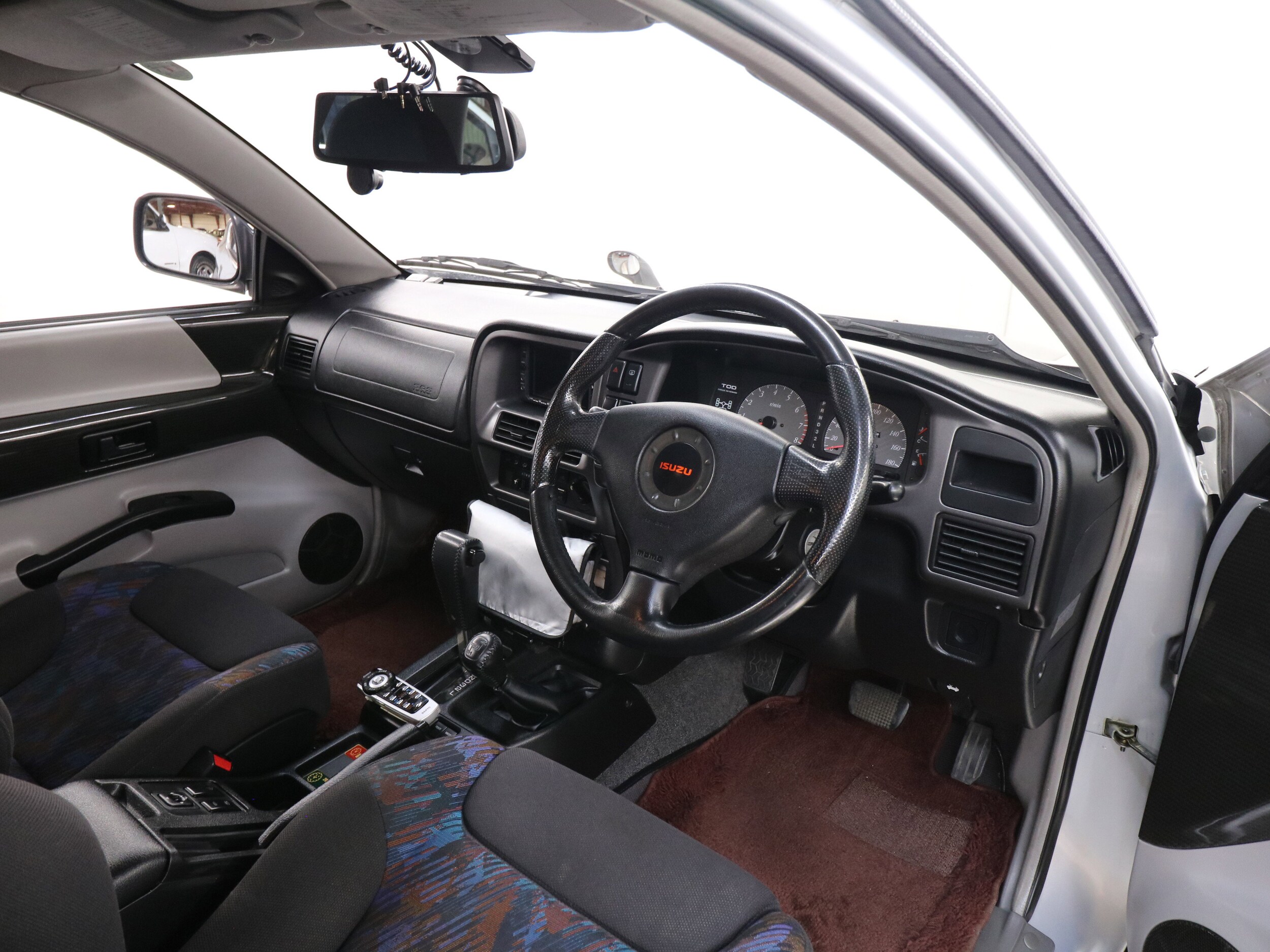 1997 Isuzu Vehicross 9