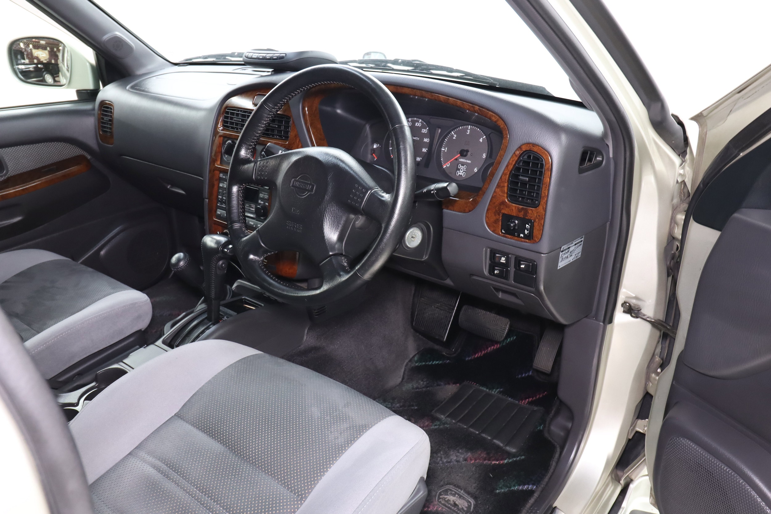 1996 Nissan Terrano 9