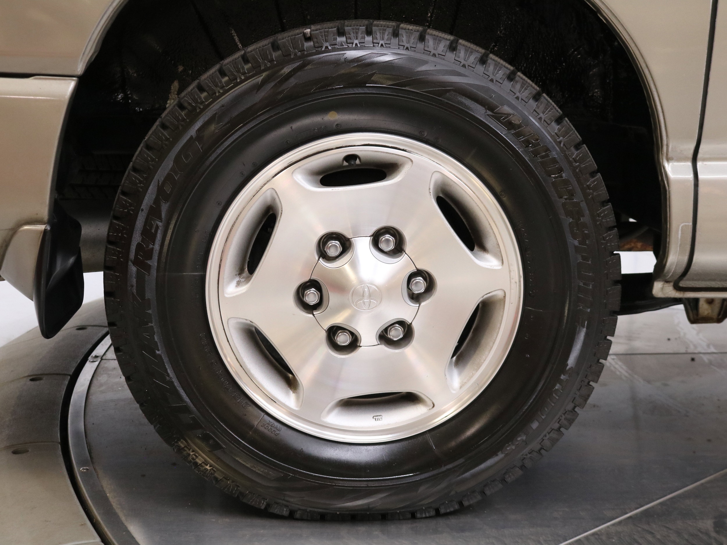 2000 Toyota Grand Hiace 33