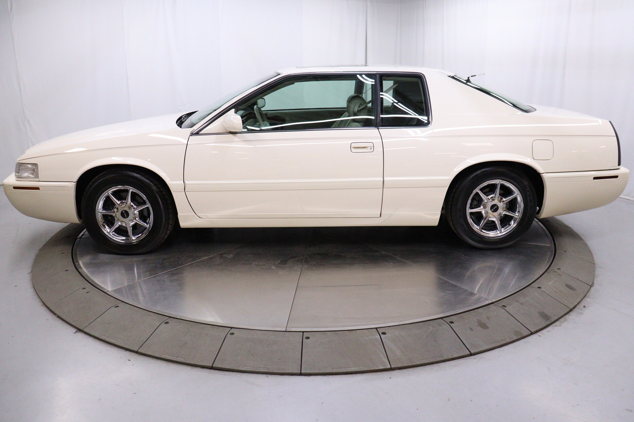 2002 Cadillac Eldorado 4