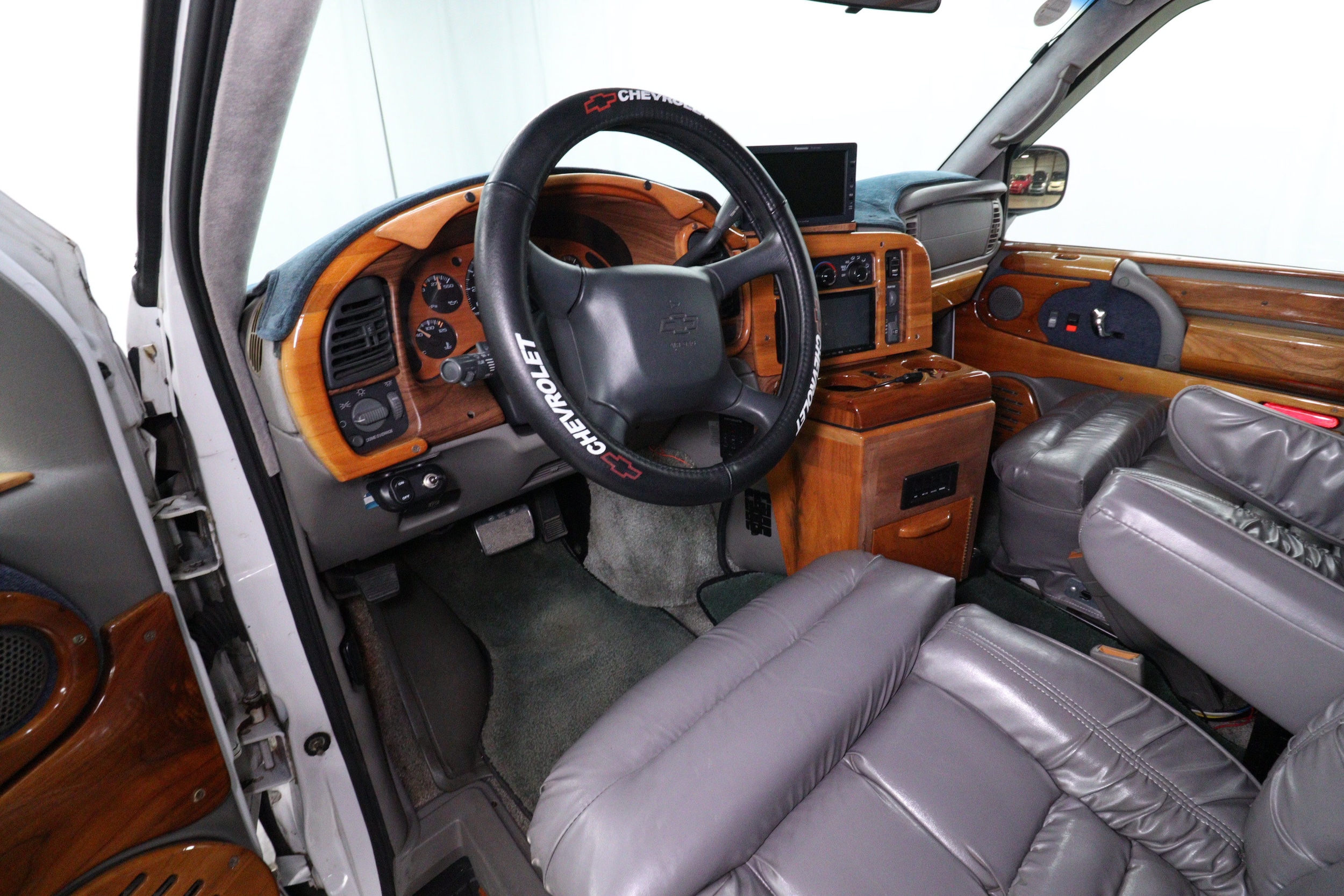 2001 Chevrolet Astro Cargo Van 9