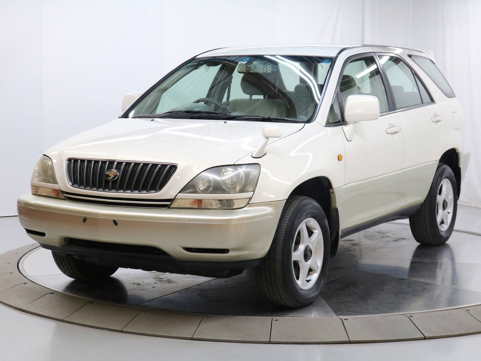 1998 Toyota Harrier 4