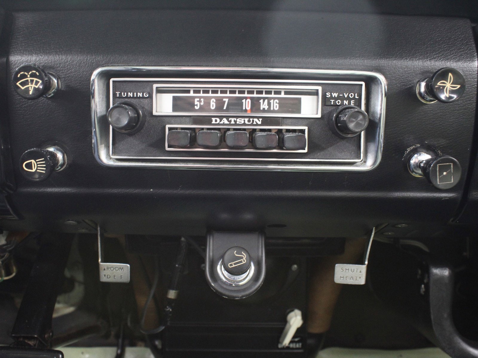 1971 Datsun 1600 13