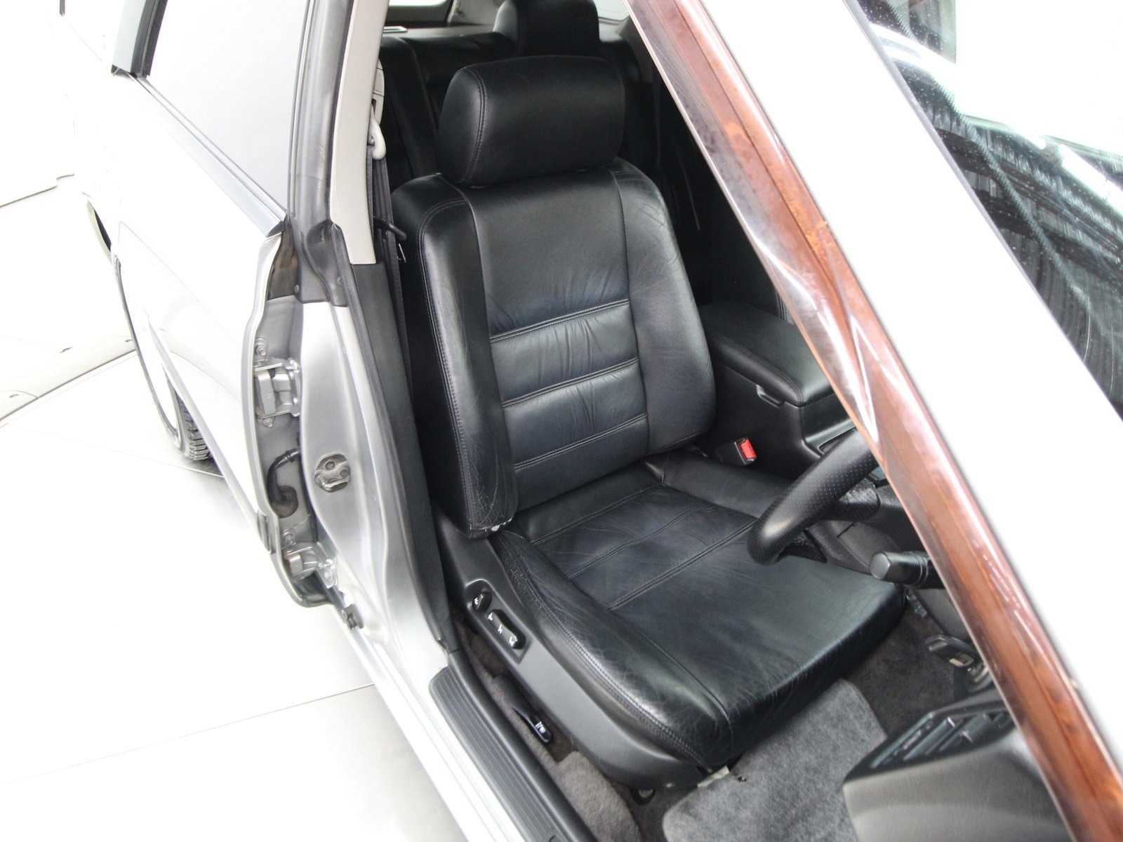 1997 Nissan Stagea 16