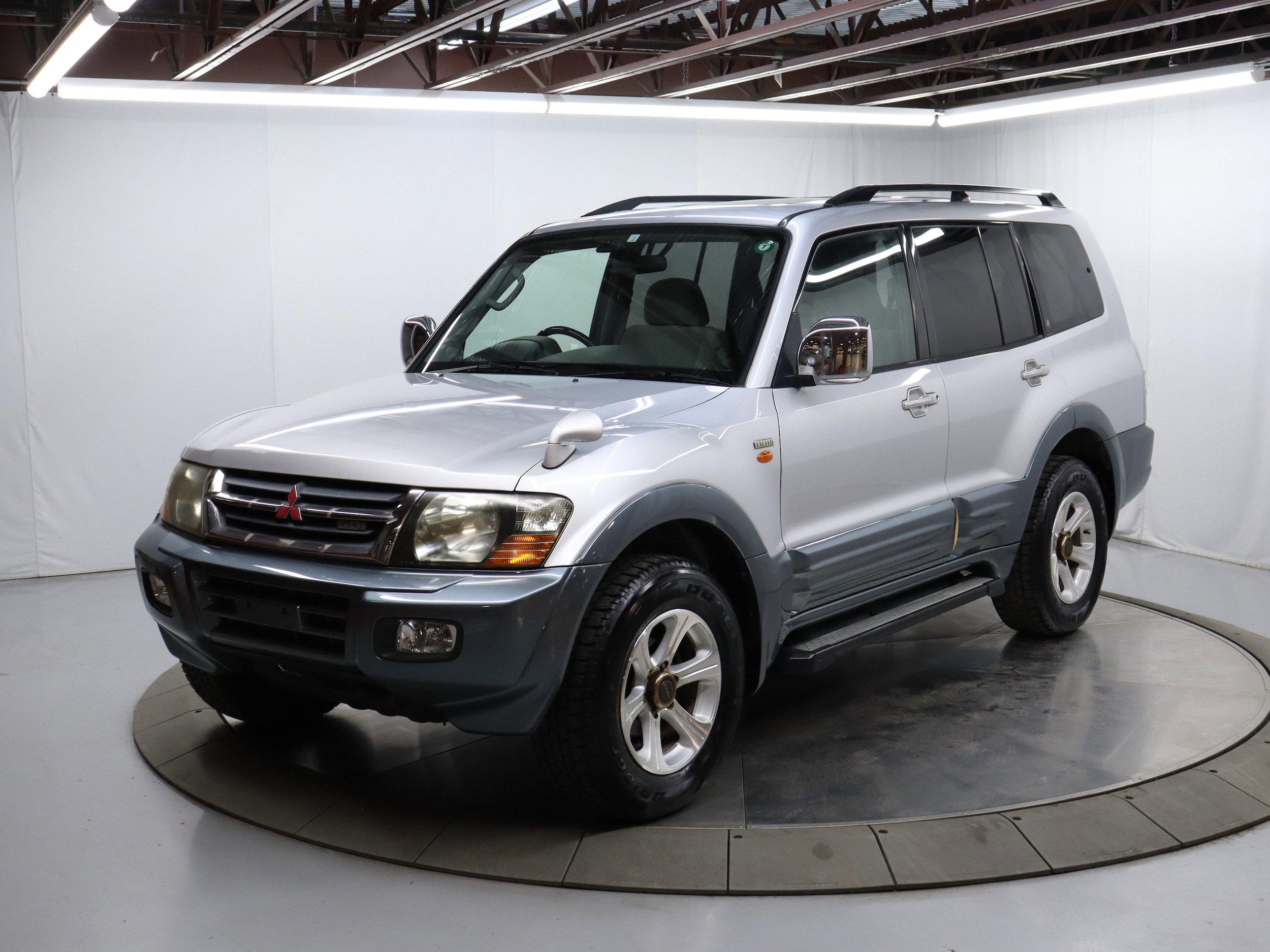 2000 Mitsubishi Pajero 2