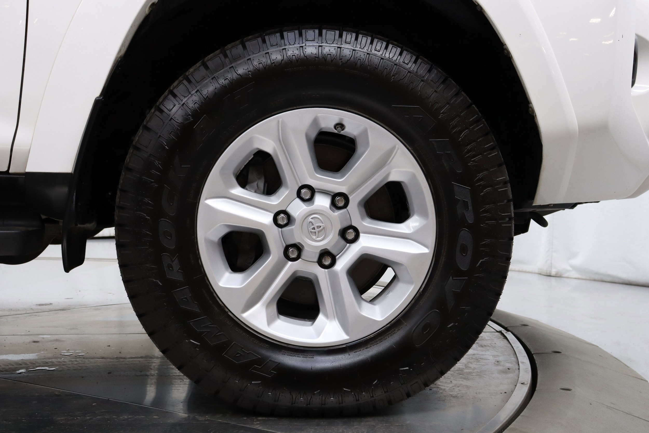 2014 Toyota 4Runner 32
