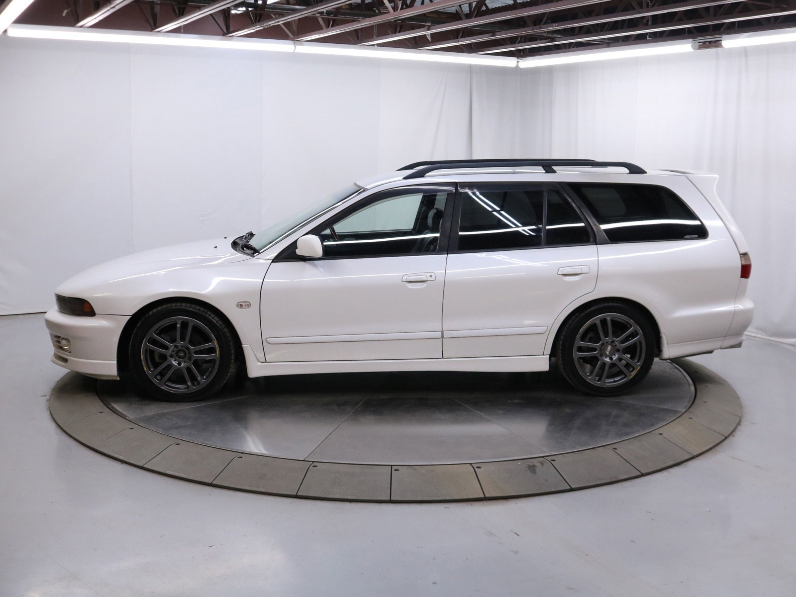 1998 Mitsubishi Legnum 4