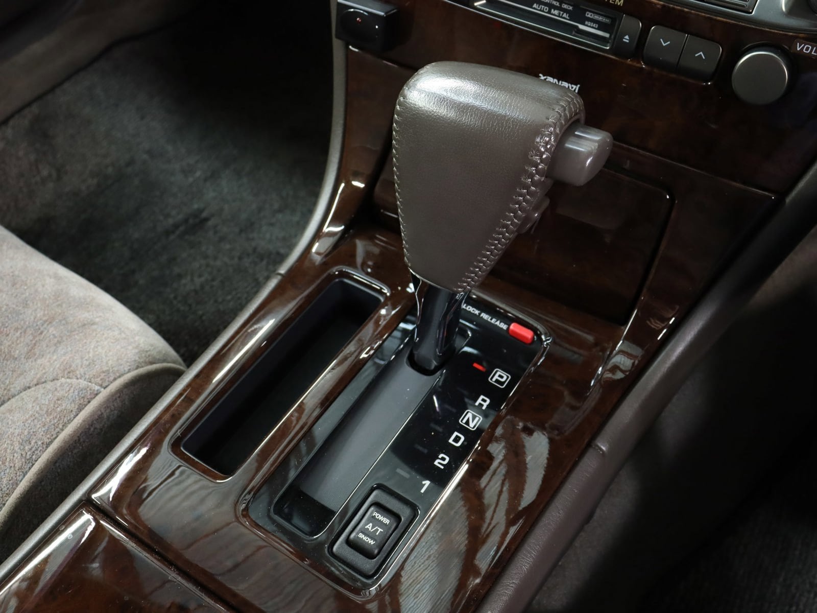 1998 Nissan Cima 13