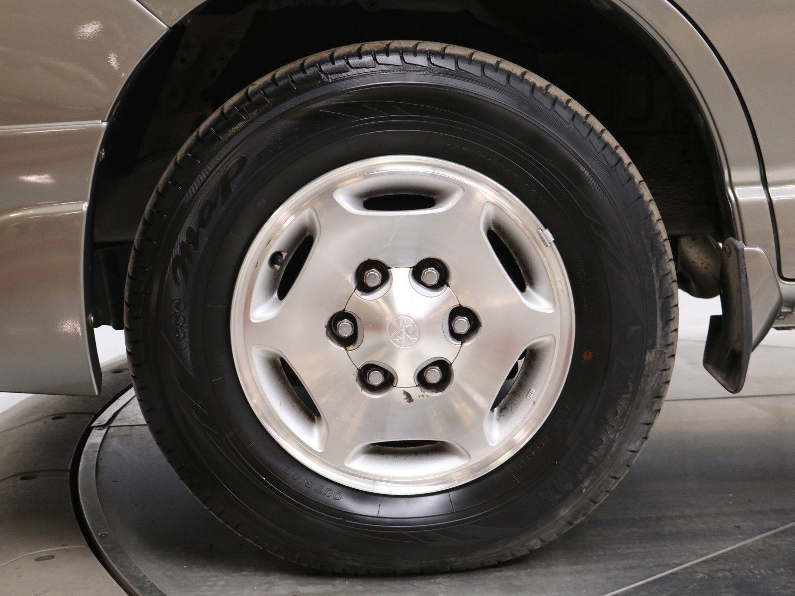1999 Toyota Grand Hiace 28