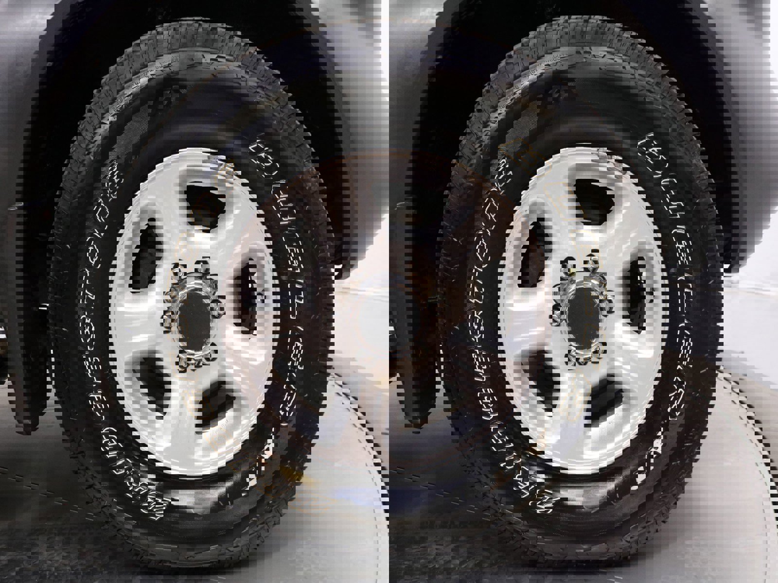 1997 Isuzu Vehicross 26