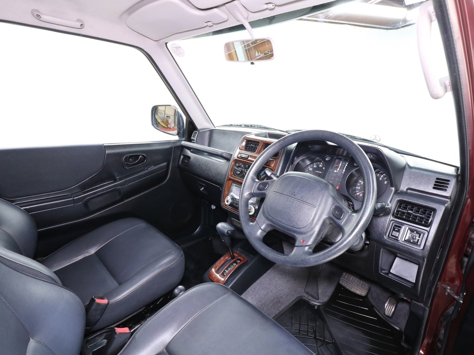 1998 Mitsubishi Pajero 9