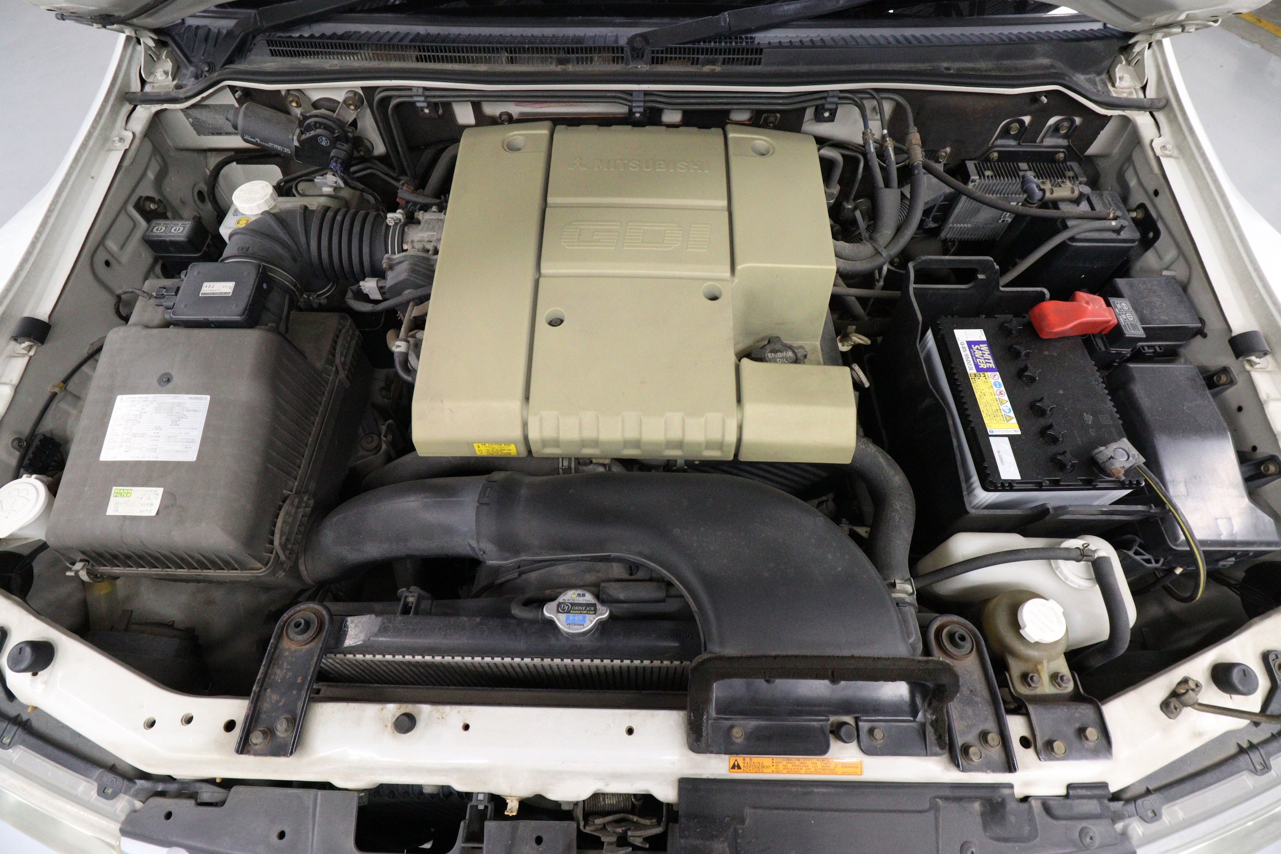 2000 Mitsubishi Pajero 28