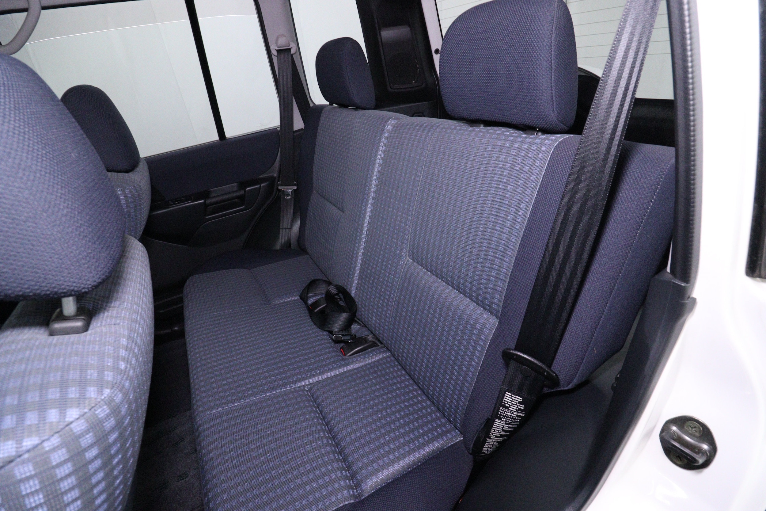 2000 Mitsubishi Pajero 22
