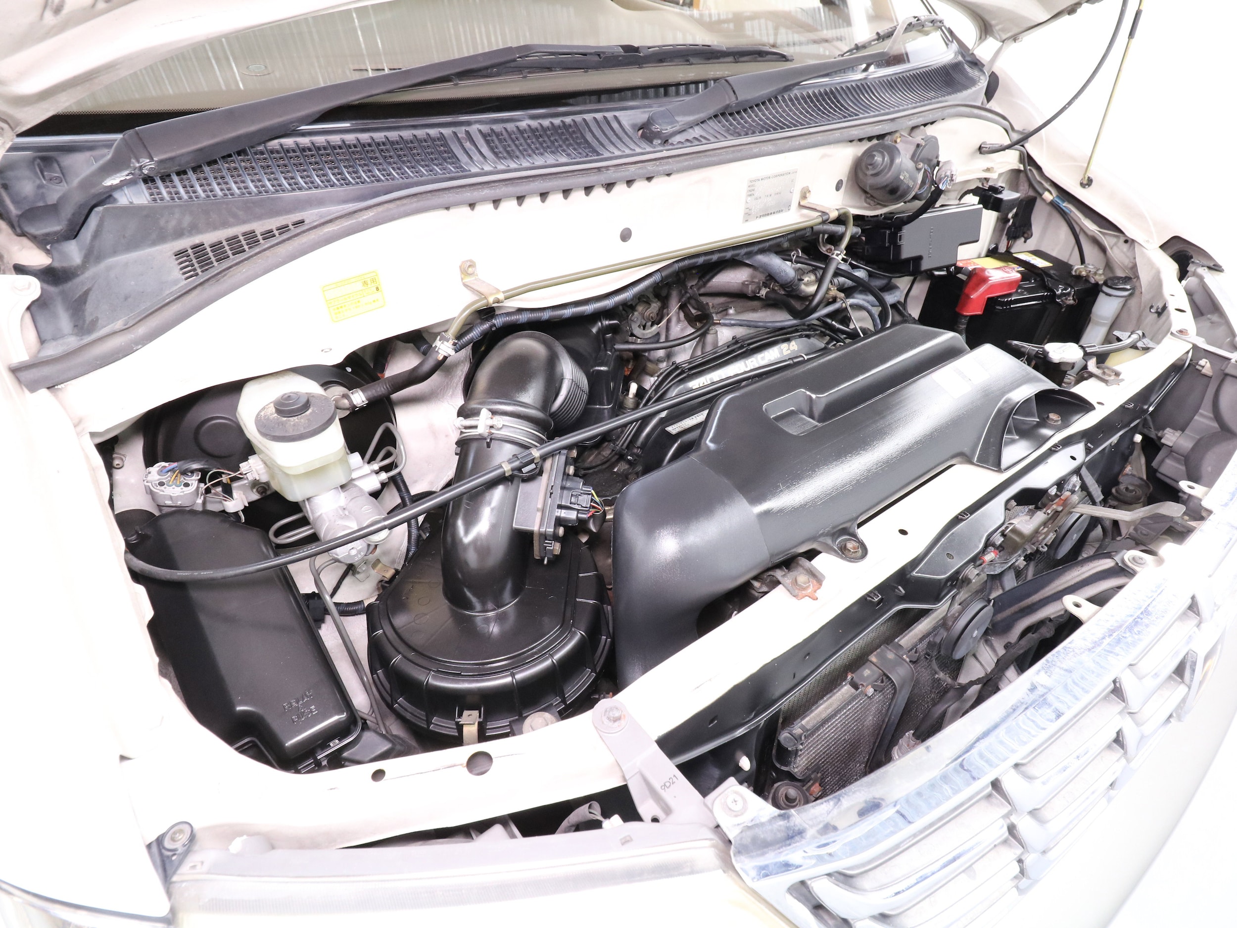 2000 Toyota Grand Hiace 25