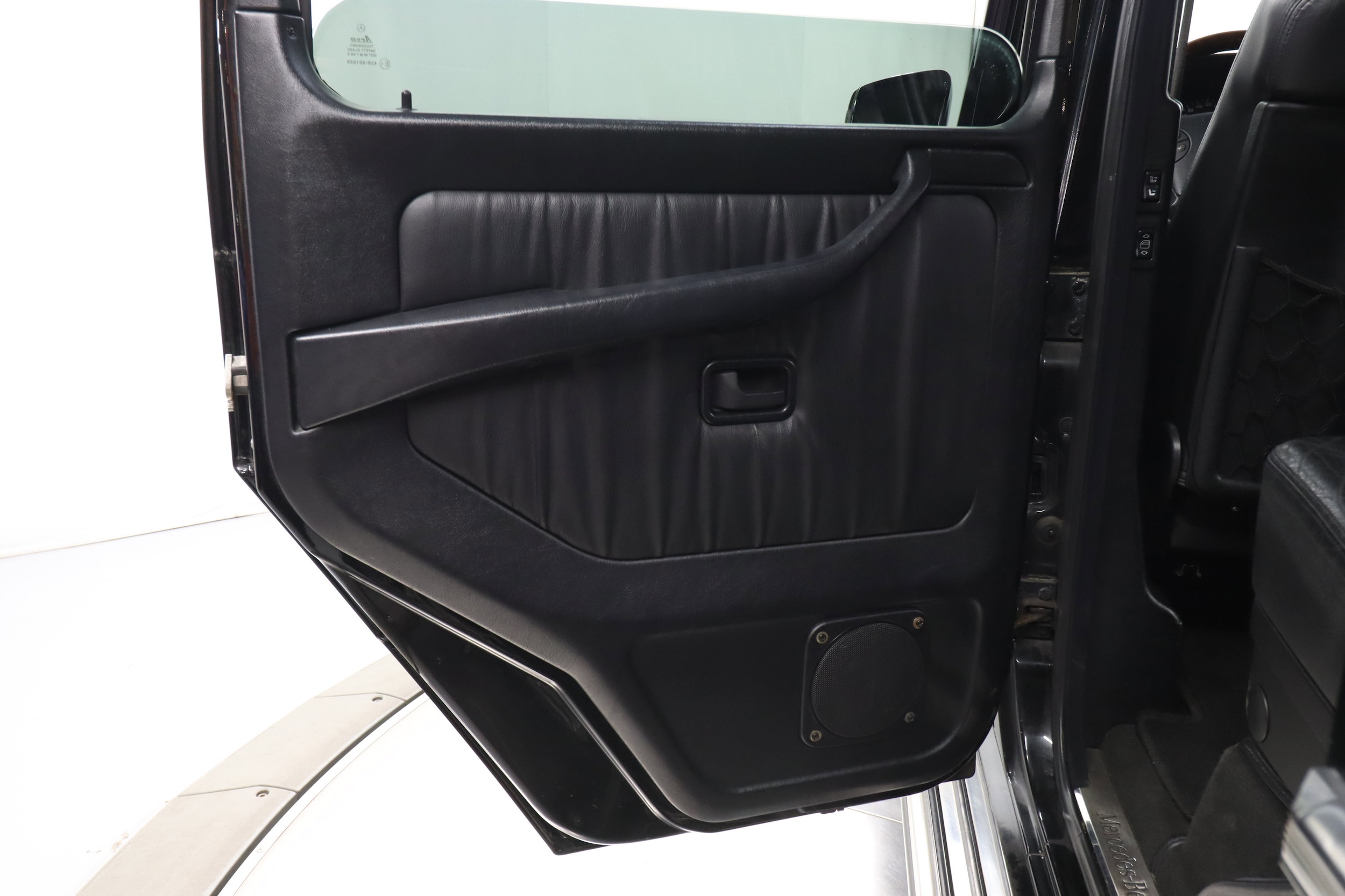 2000 Mercedes-Benz G500 24