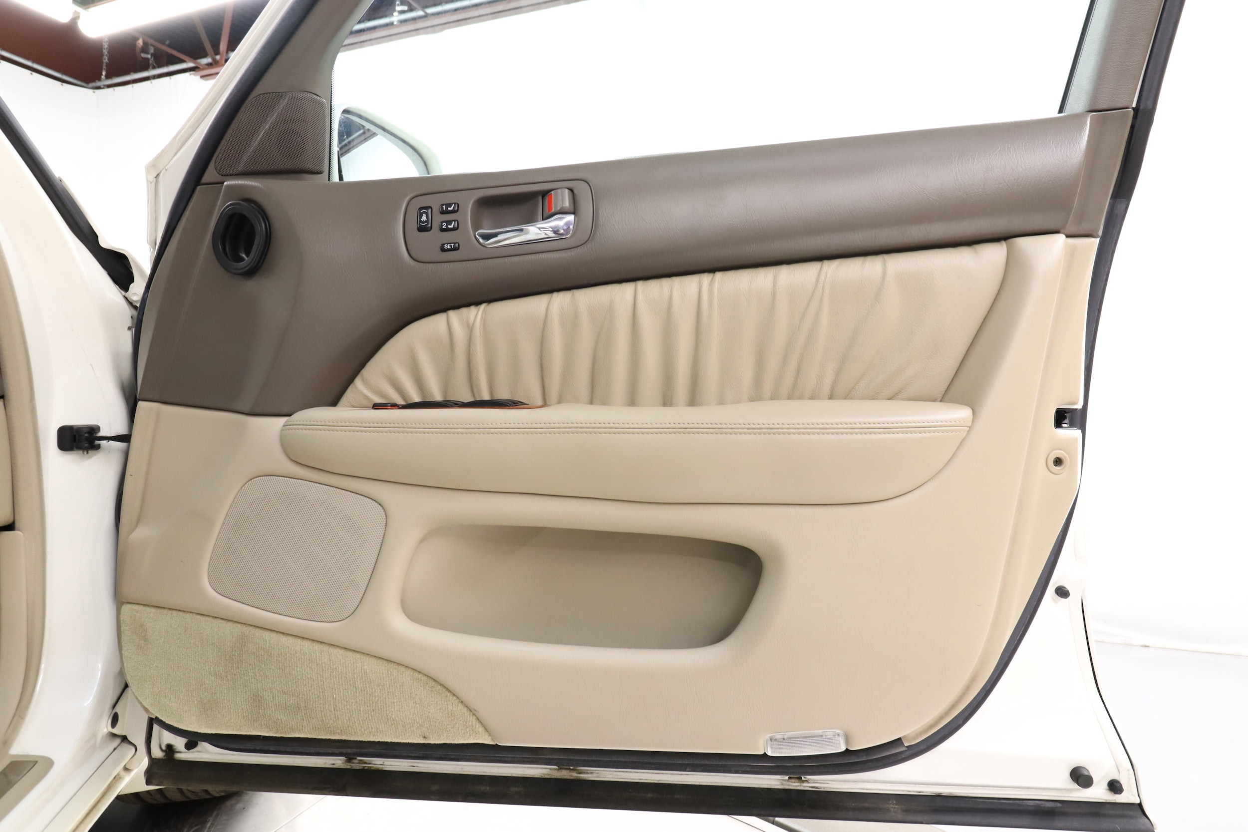 1999 Toyota Celsior 22