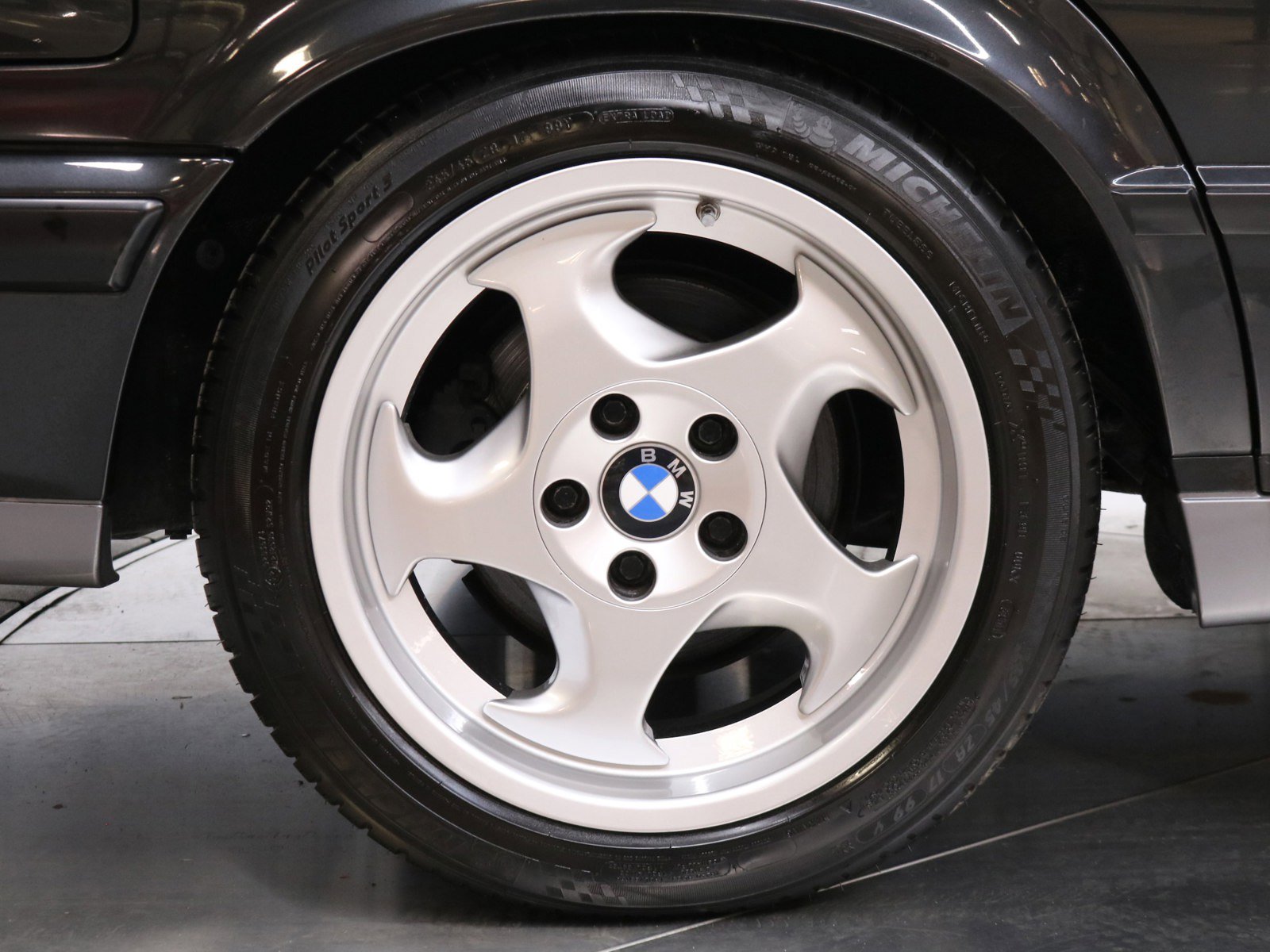 1993 BMW M5 43
