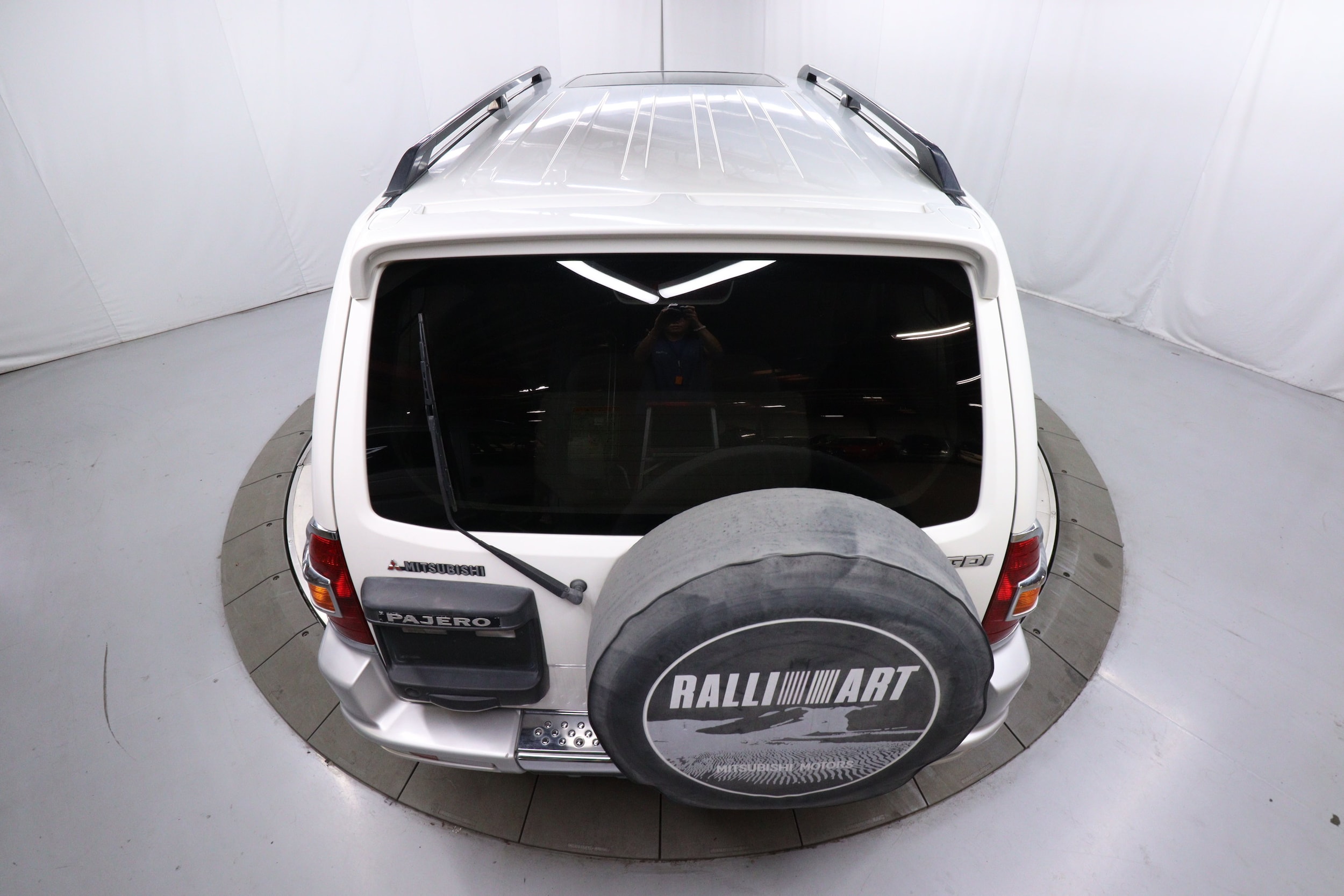 2000 Mitsubishi Pajero 59