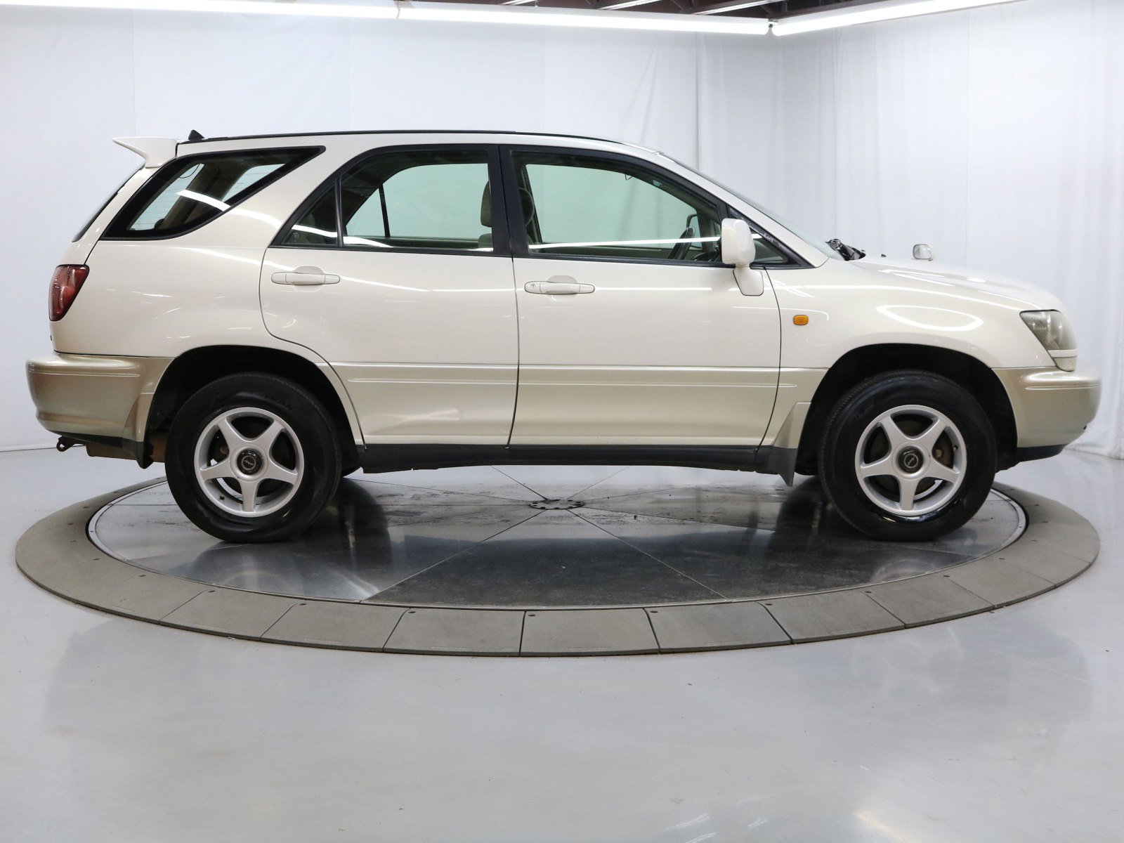 1998 Toyota Harrier 10