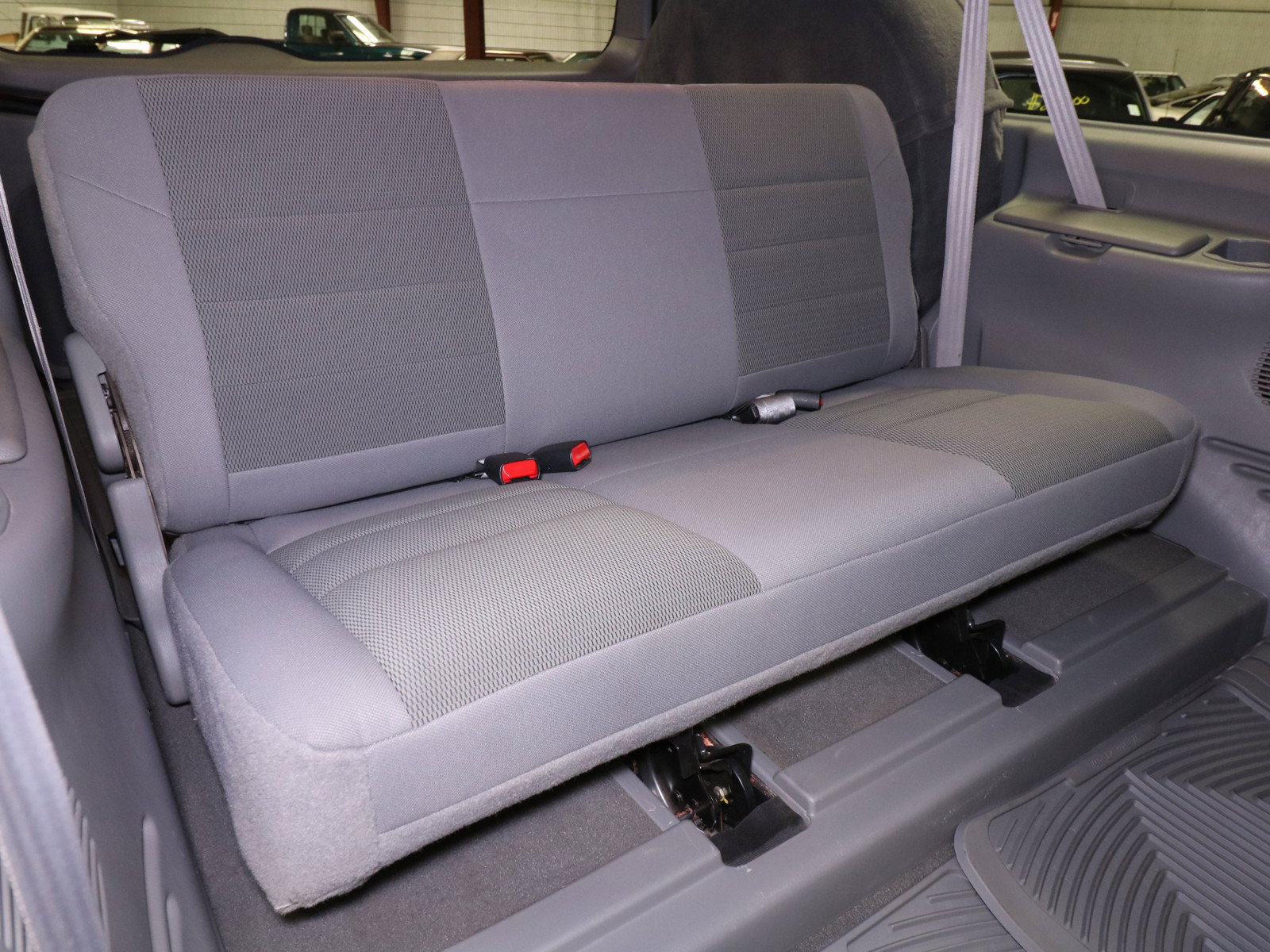 2005 Ford Excursion 19