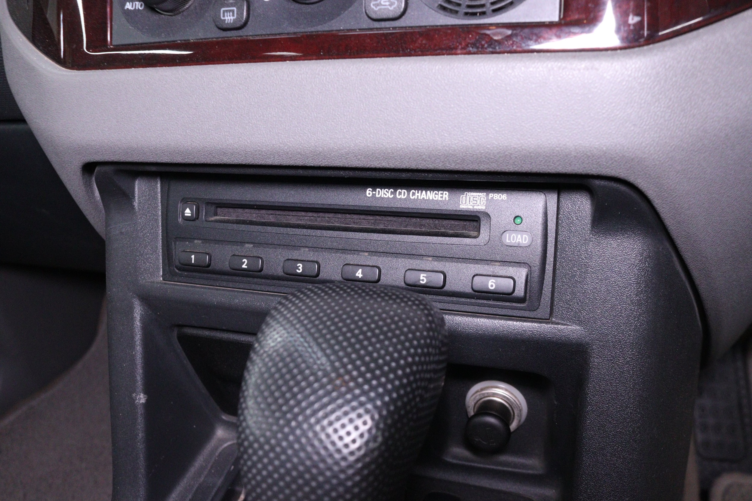 2000 Mitsubishi Pajero 14