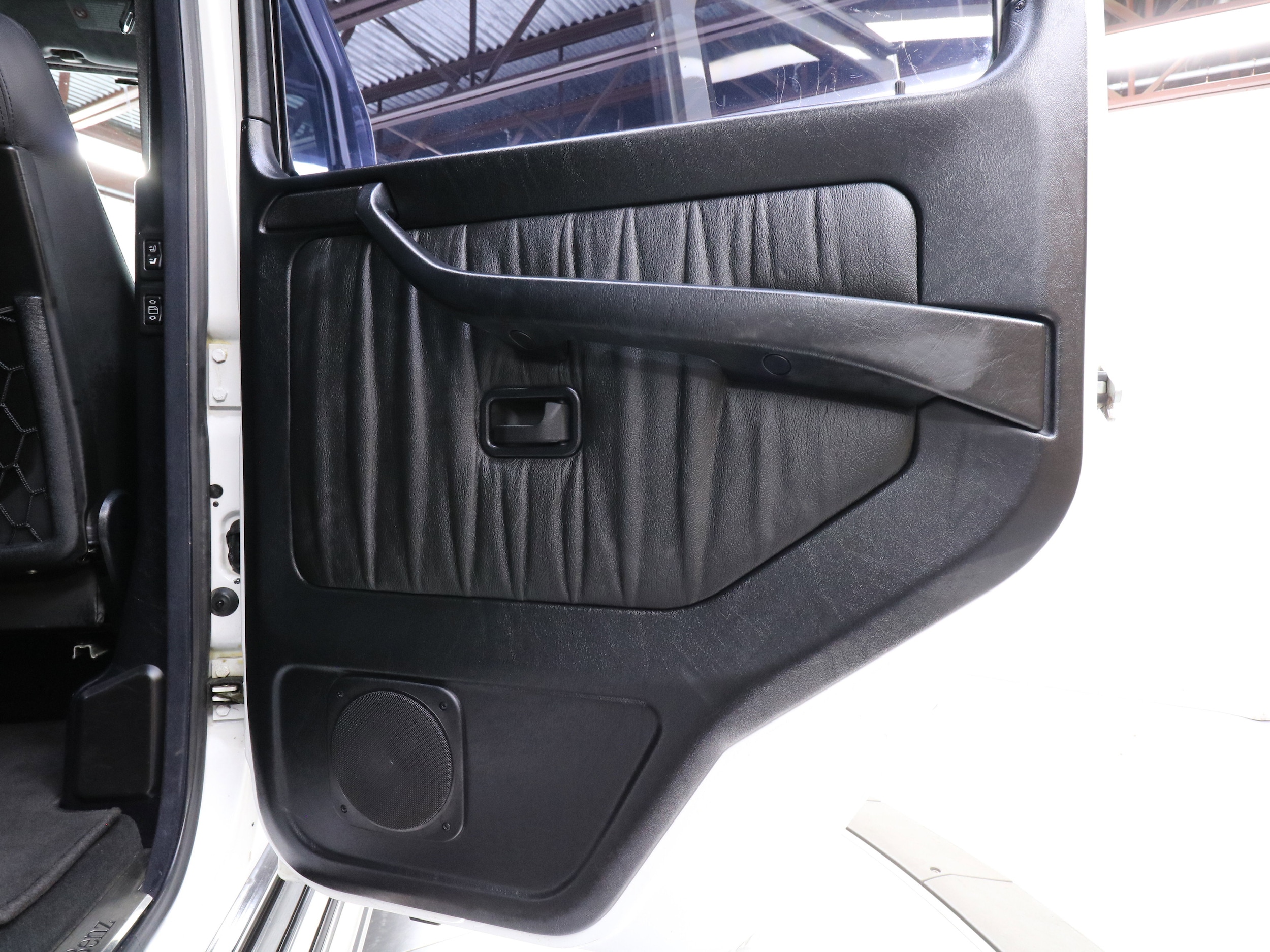 2000 Mercedes-Benz G500 27