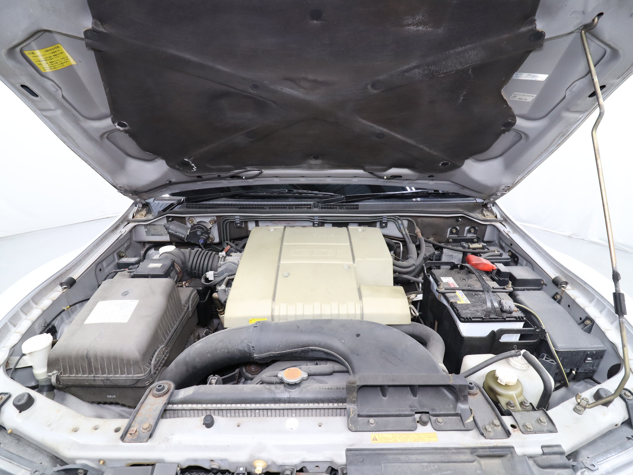2000 Mitsubishi Pajero 29