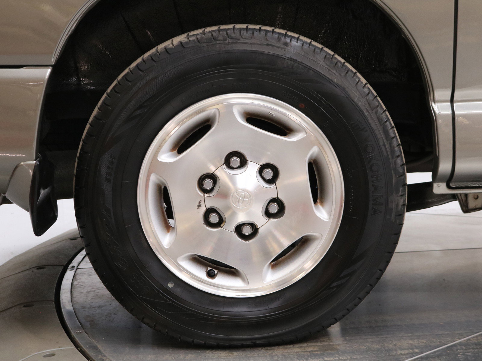 1999 Toyota Grand Hiace 29